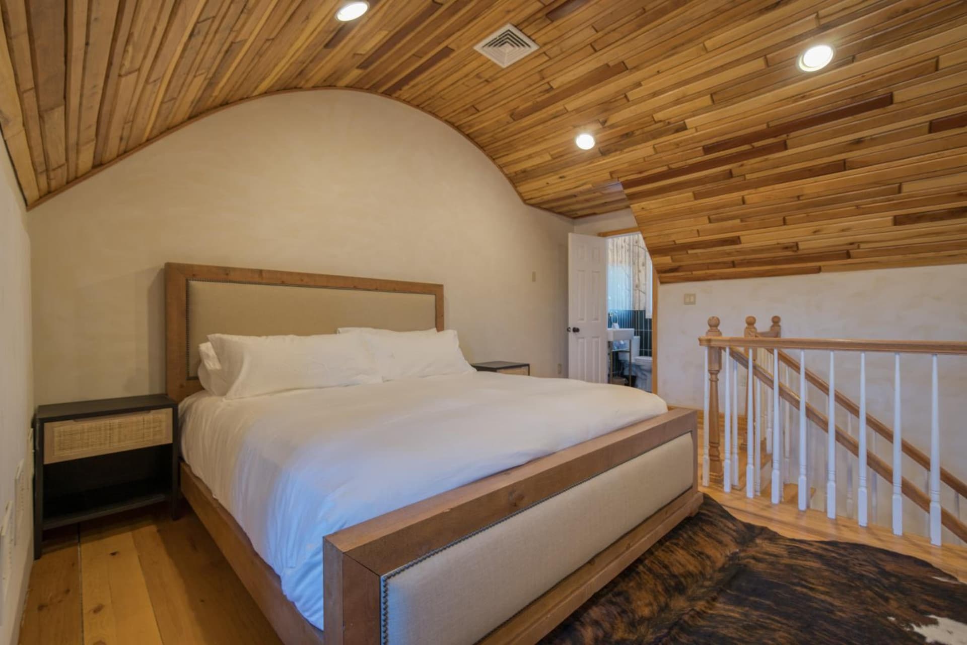The Haüs Windham - Spacious Suites, Hot Tub, Mountain Views! gallery photo in Windham — image 36