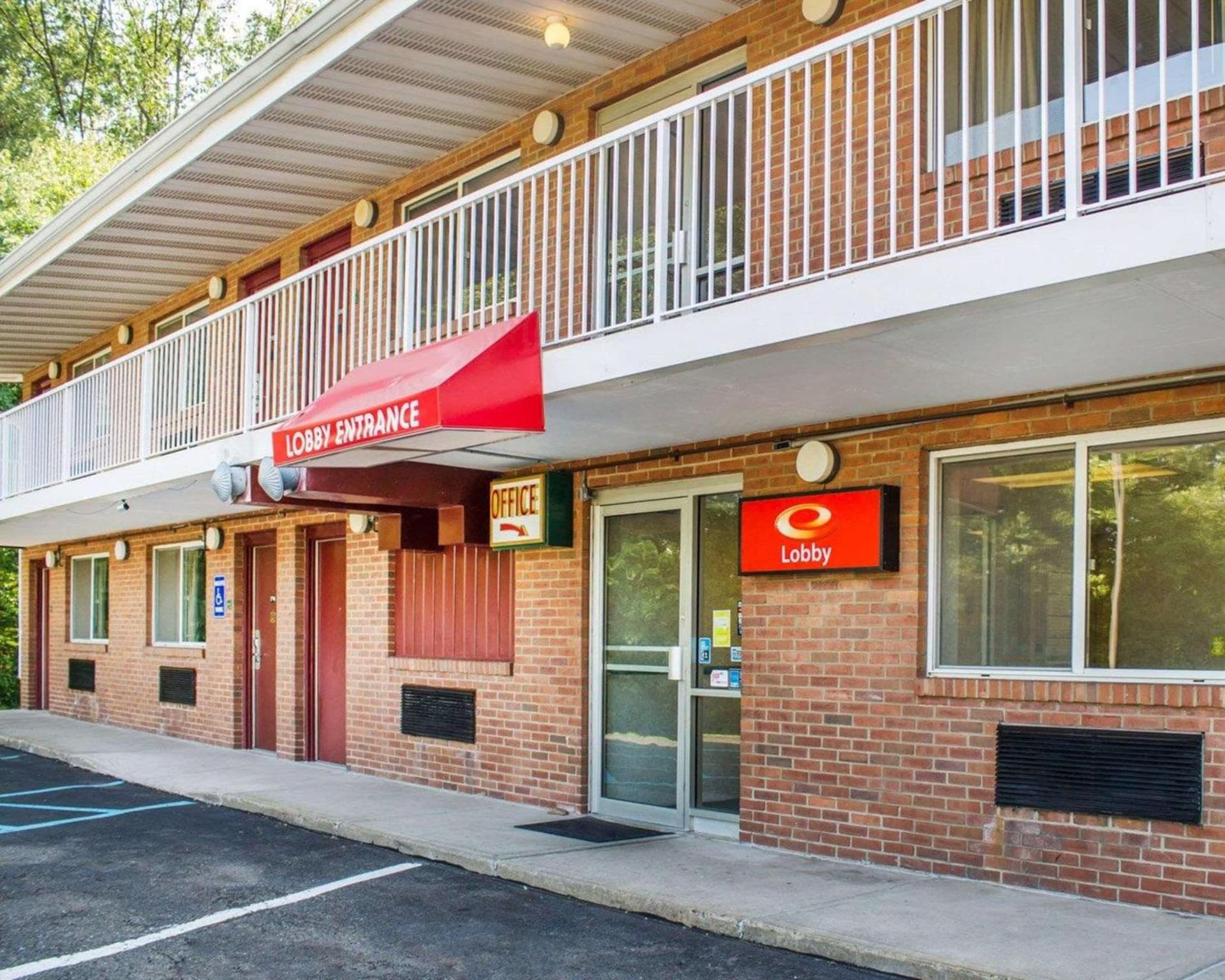 Econo Lodge Drums interior in Drums, PA — gallery photo 2