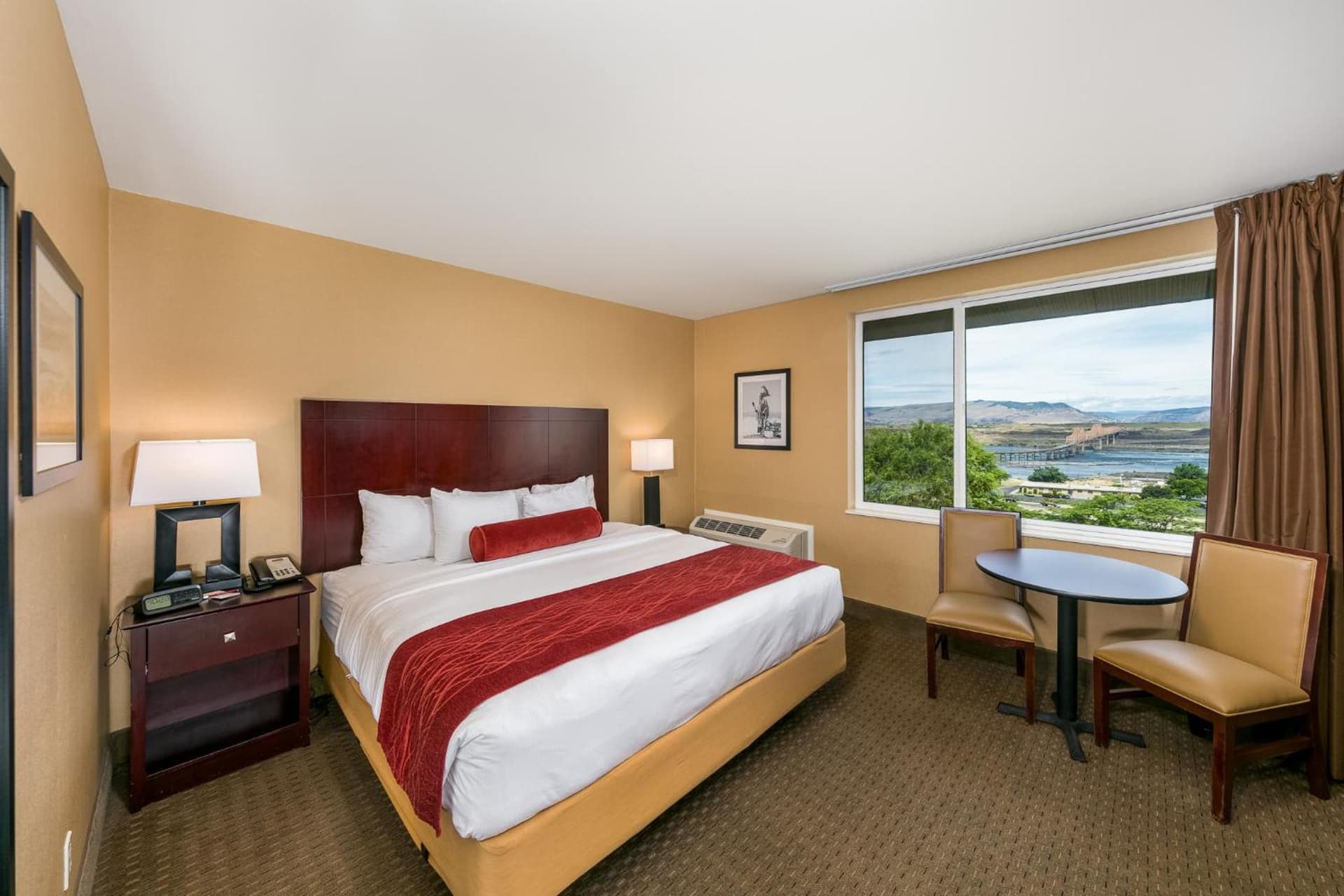 Celilo Inn interior in The Dalles, OR — gallery photo 2