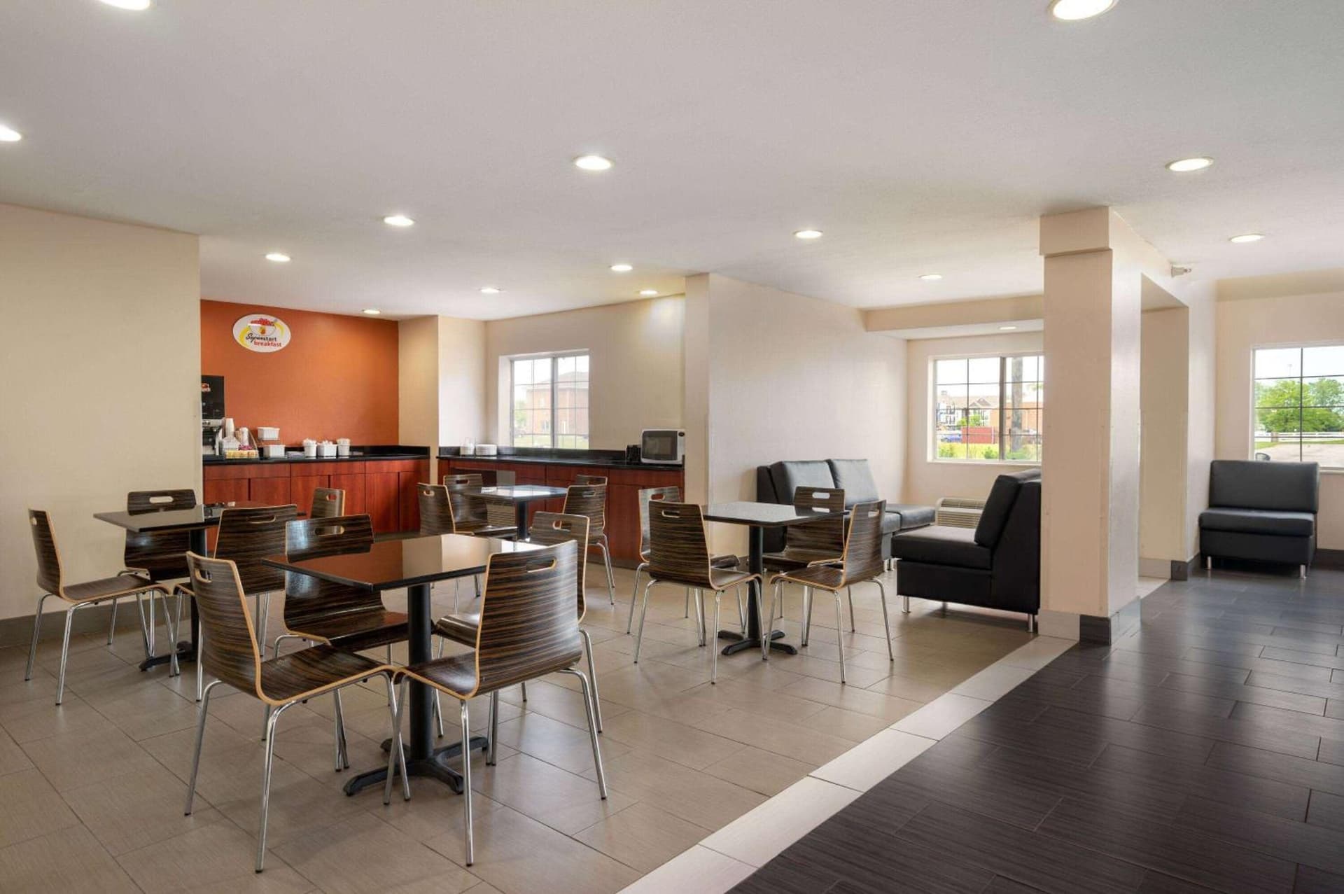 Super 8 by Wyndham Columbus West interior in Columbus, OH — gallery photo 2