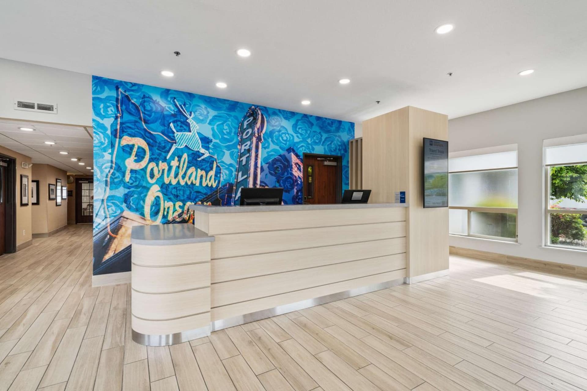 Best Western Lake Oswego Hotel & Suites property views in Lake Oswego, OR — gallery photo 3