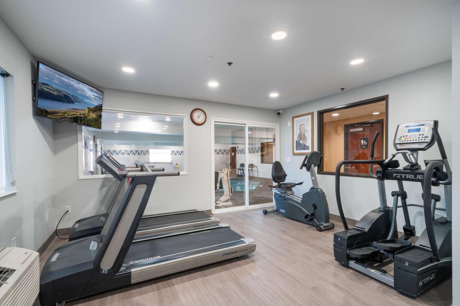 Best Western Lake Oswego Hotel & Suites gallery photo in Lake Oswego, OR — image 90