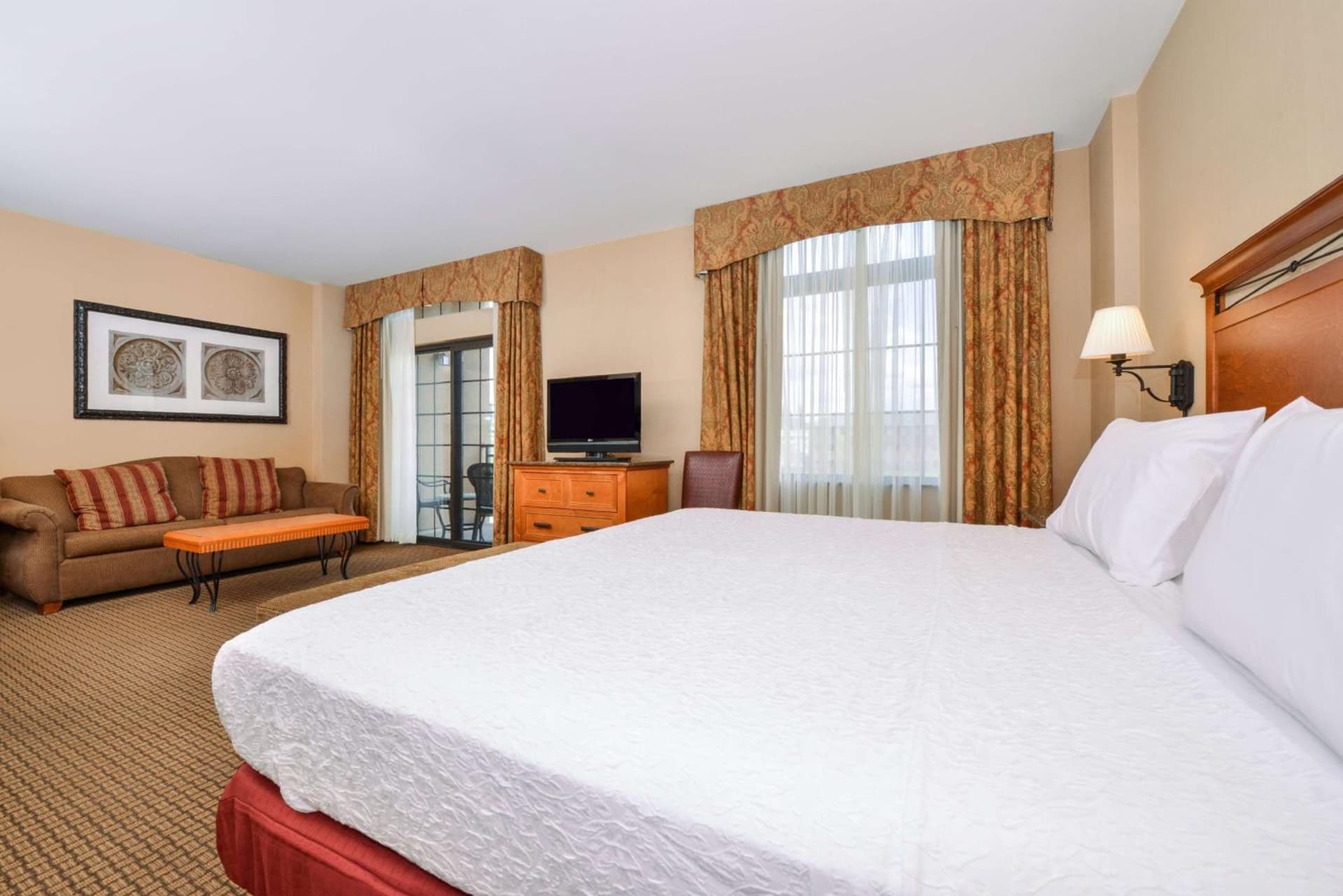 Hampton Inn and Suites Coeur d'Alene interior in Coeur d'Alene, ID — gallery photo 2