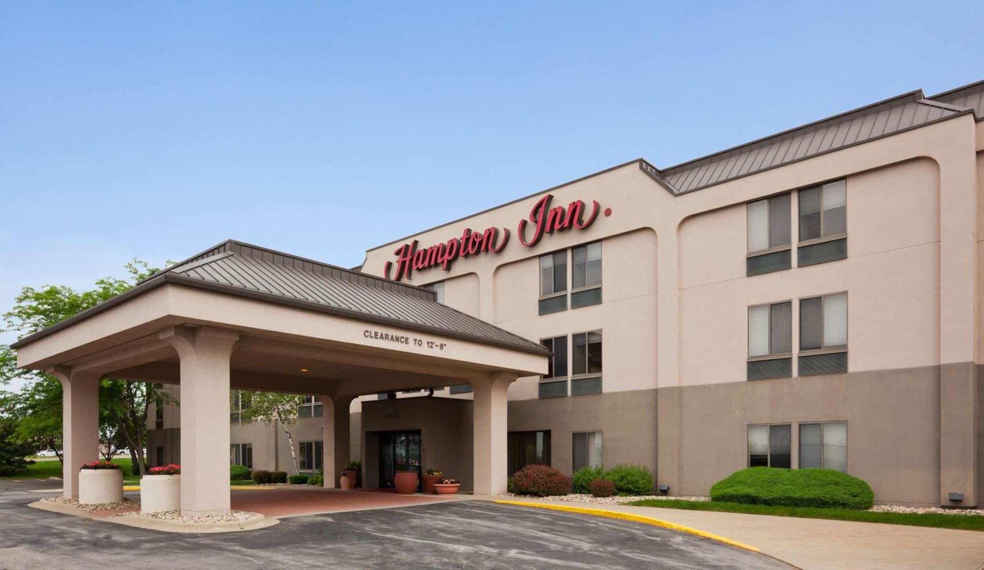 Hampton Inn Cedar Rapids exterior or lobby in Cedar Rapids, IA — main listing photo