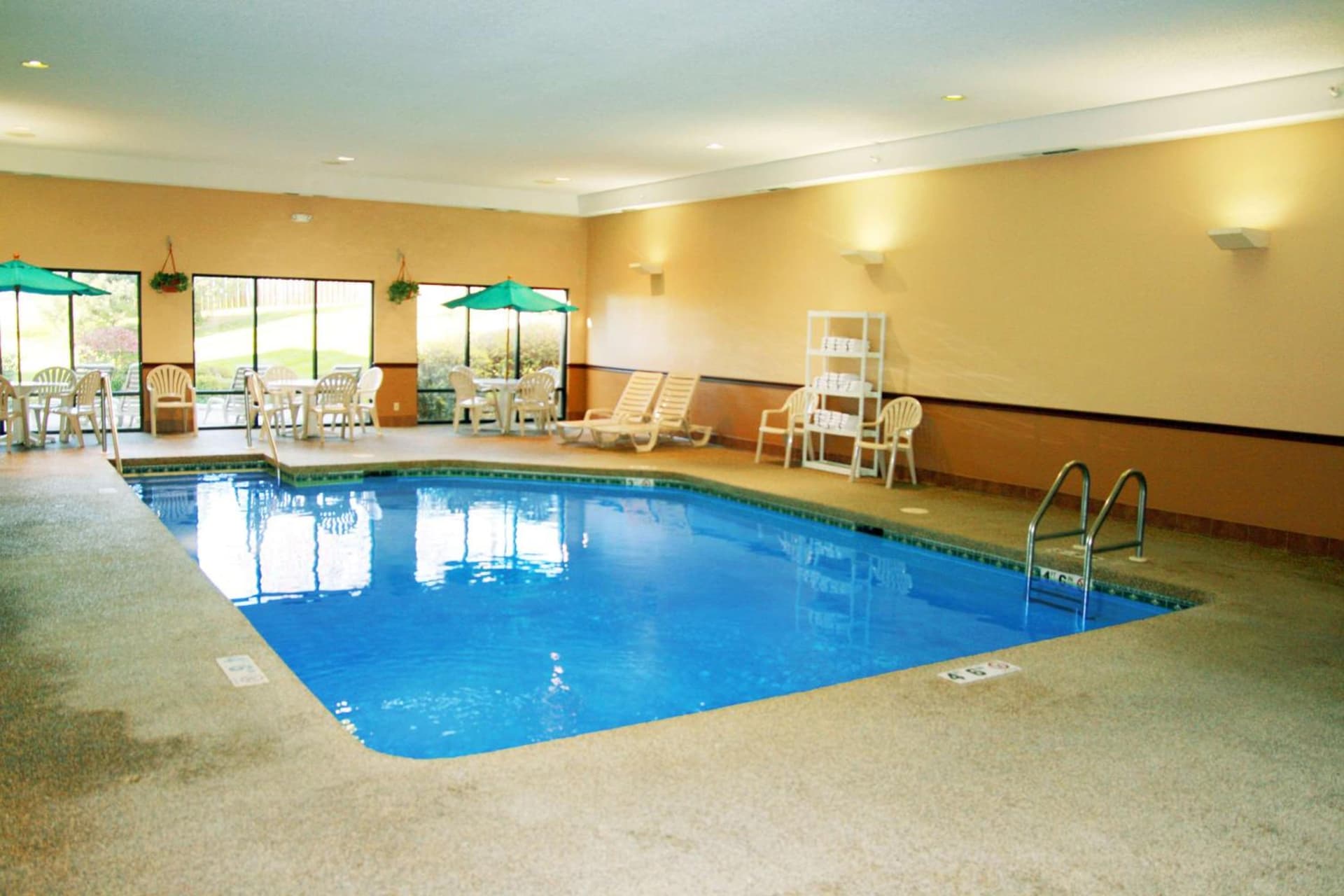 Hampton Inn Cedar Rapids property views in Cedar Rapids, IA — gallery photo 3