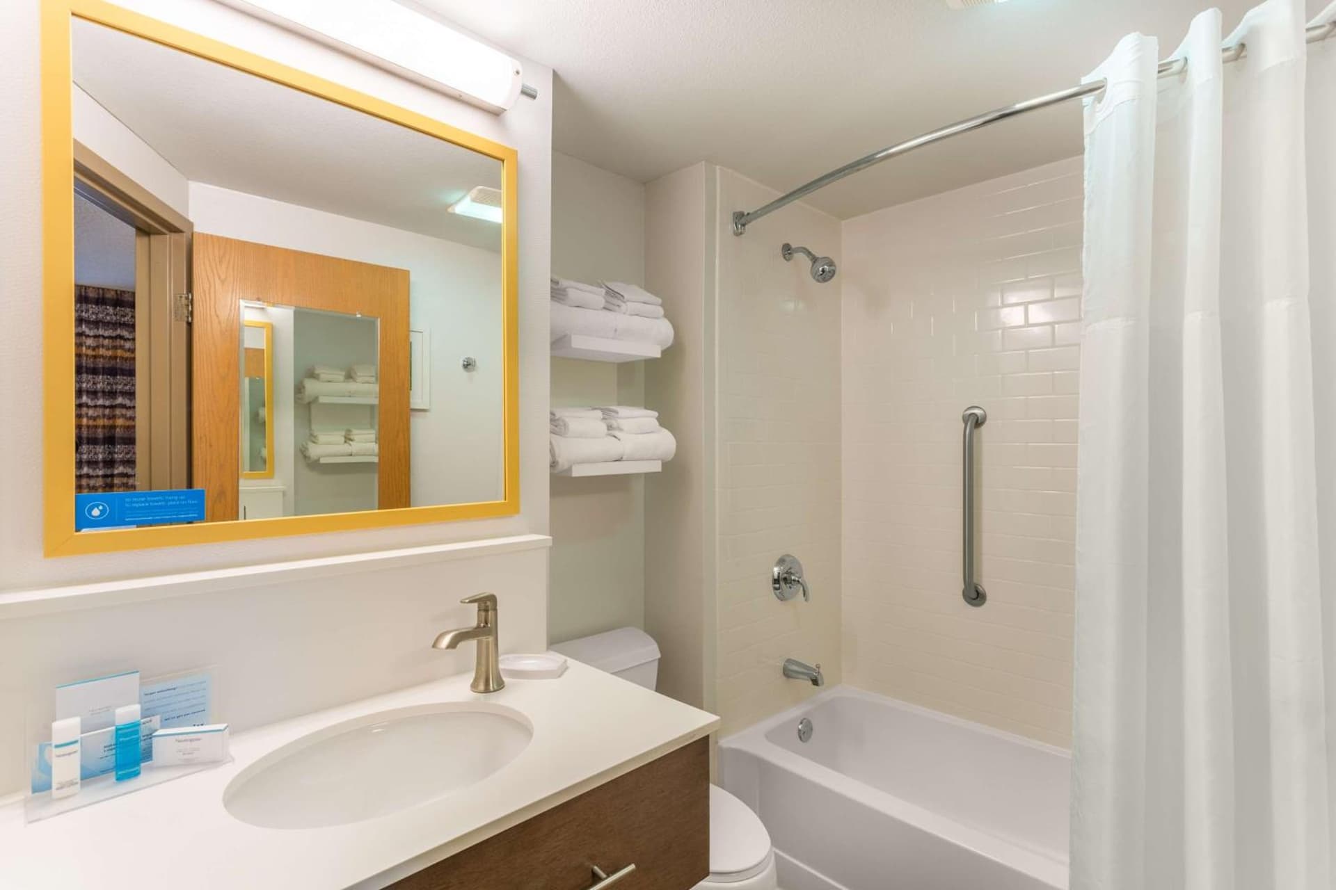 Hampton Inn Cedar Rapids gallery photo in Cedar Rapids, IA — image 9