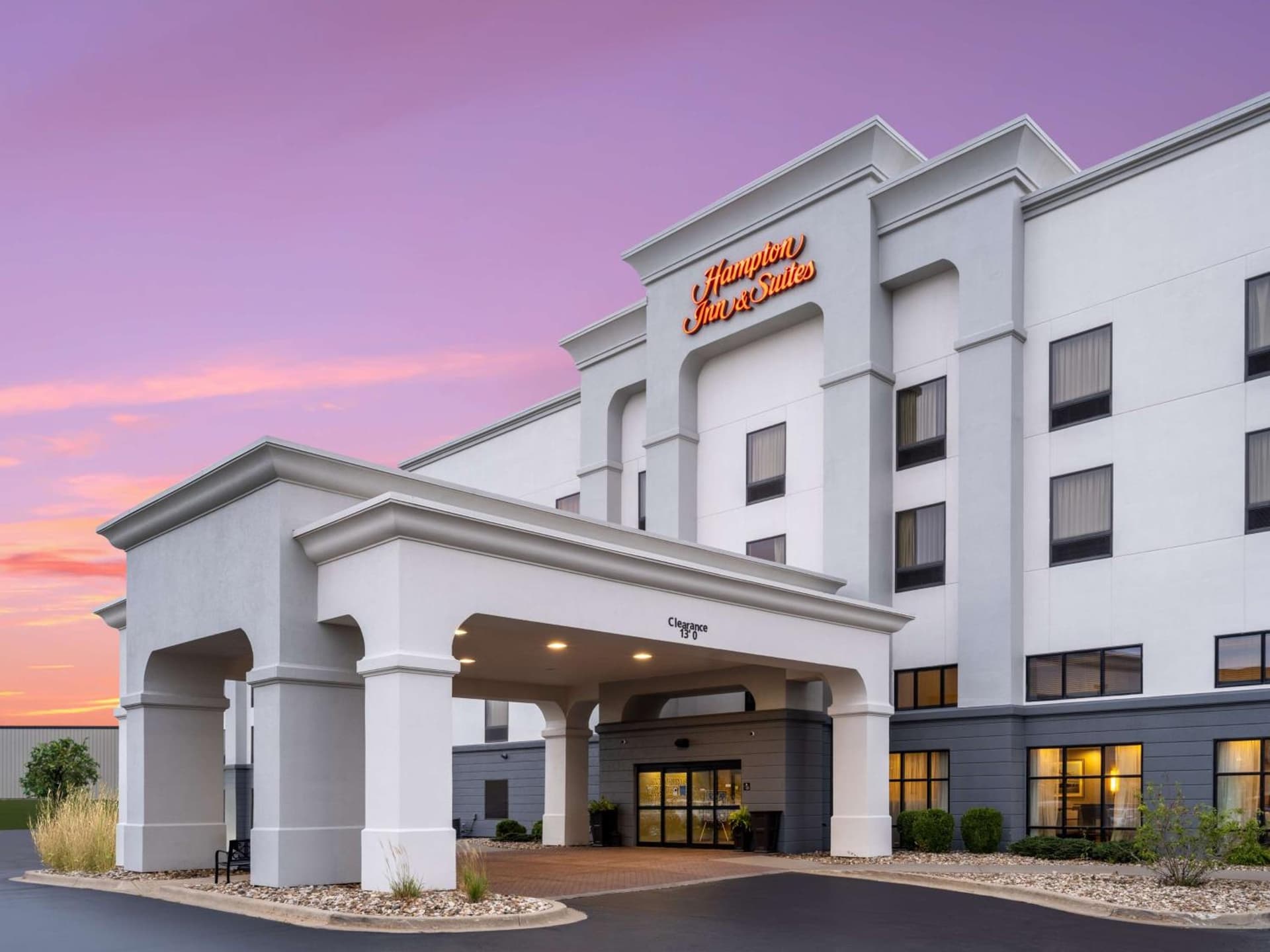 Hampton Inn & Suites Cedar Rapids interior in Cedar Rapids, IA — gallery photo 2