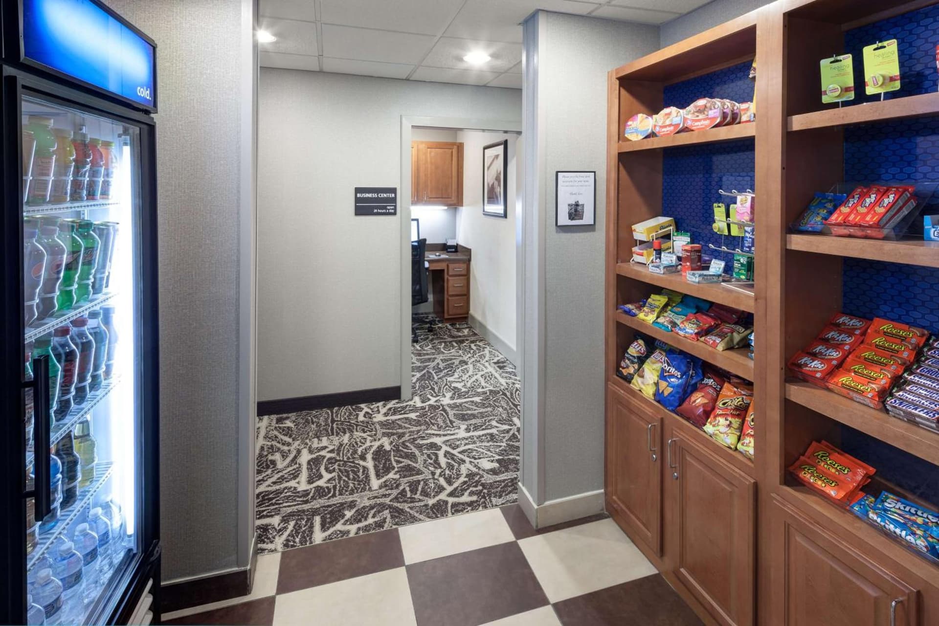 Hampton Inn & Suites Cedar Rapids interior in Cedar Rapids, IA — gallery photo 2