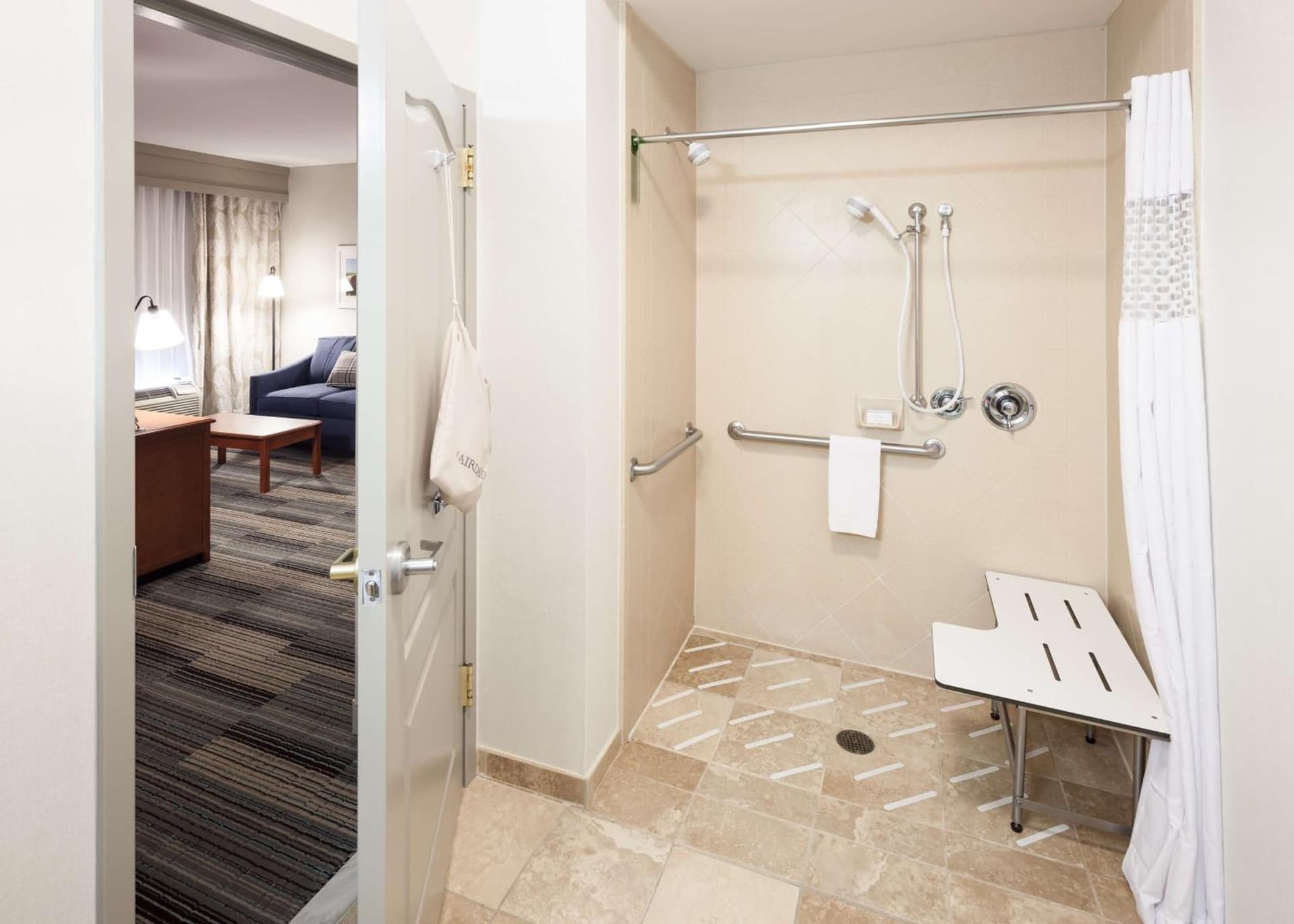 Hampton Inn & Suites Cedar Rapids gallery photo in Cedar Rapids, IA — image 4