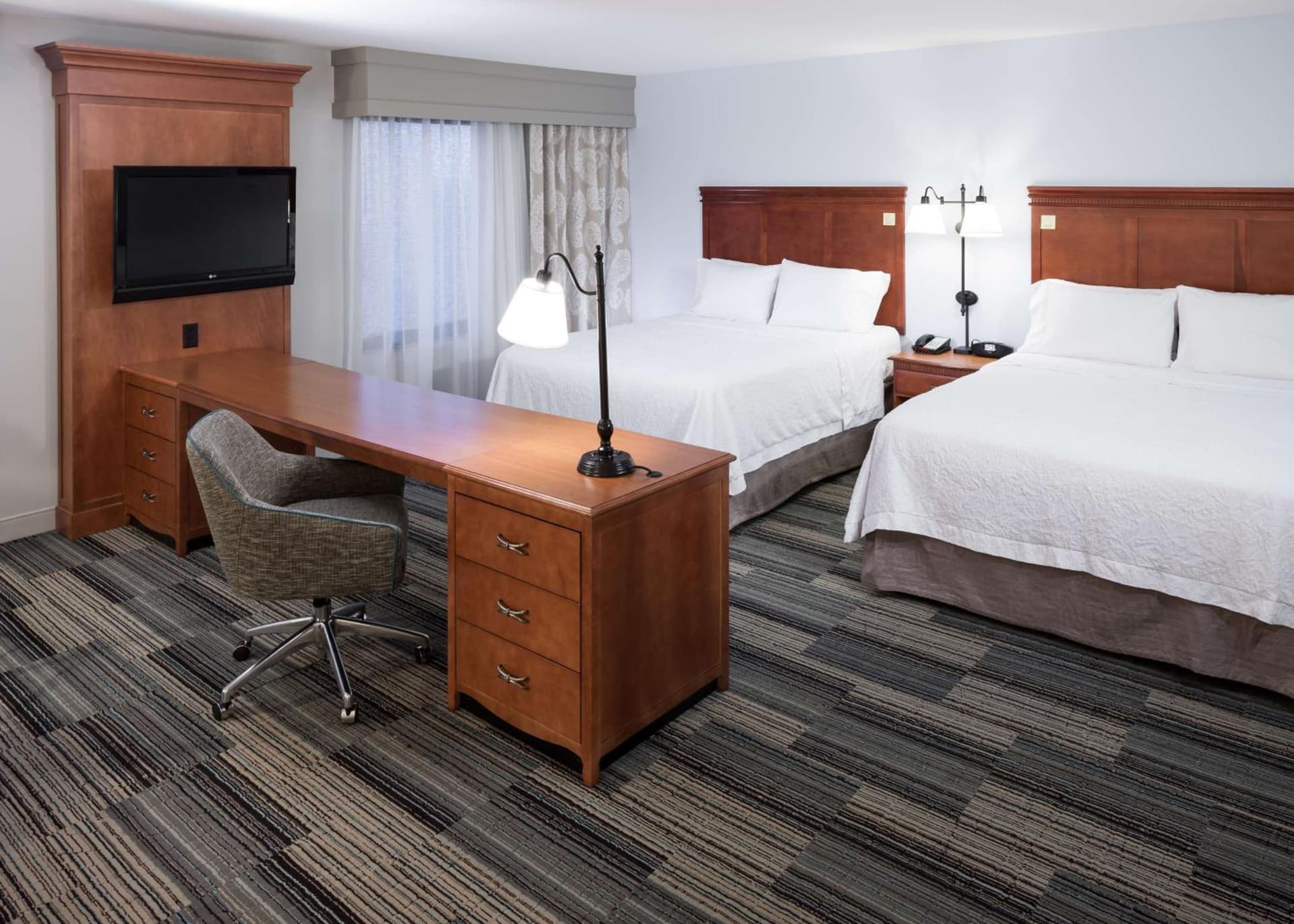 Hampton Inn & Suites Cedar Rapids interior in Cedar Rapids, IA — gallery photo 2