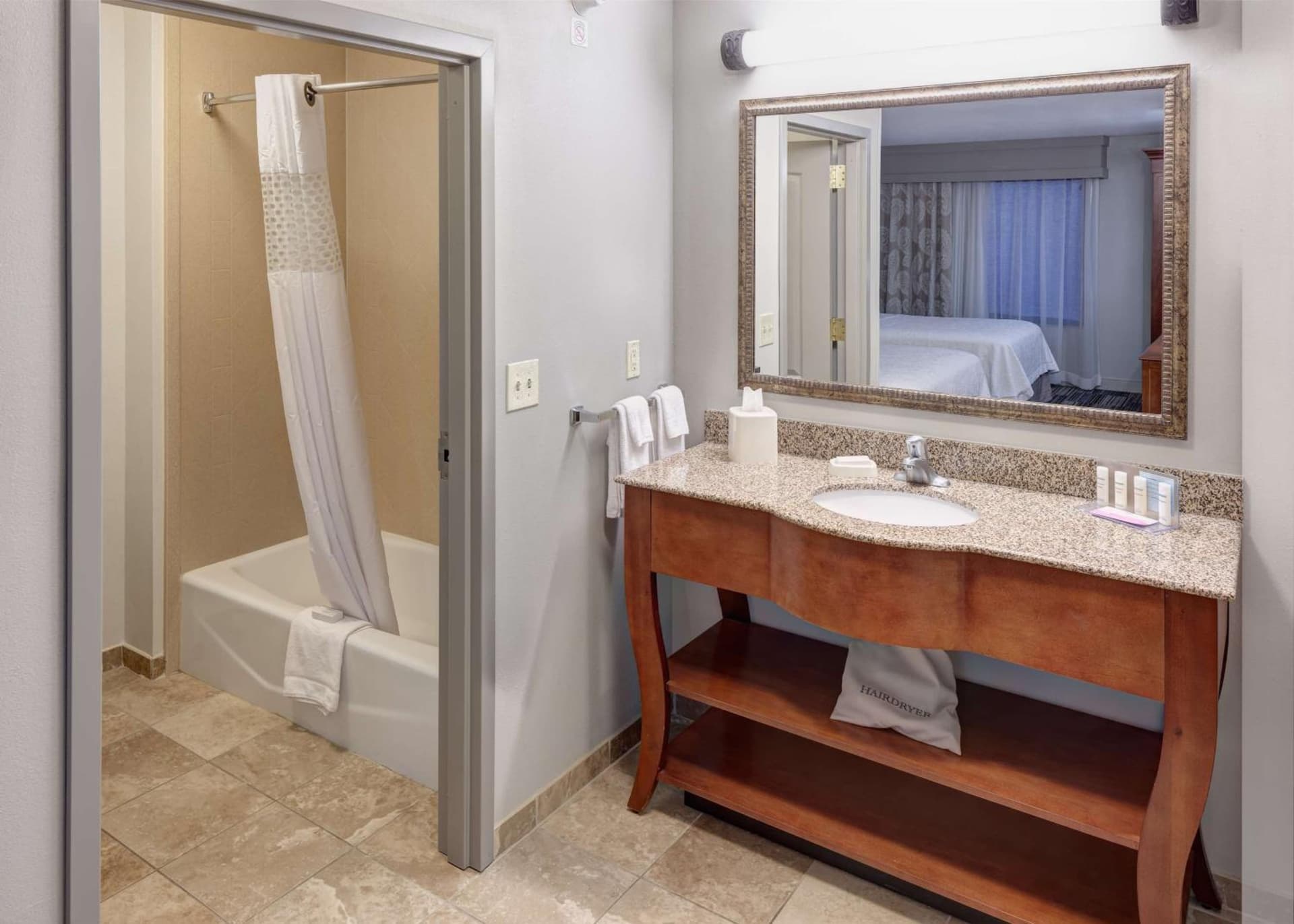 Hampton Inn & Suites Cedar Rapids gallery photo in Cedar Rapids, IA — image 29