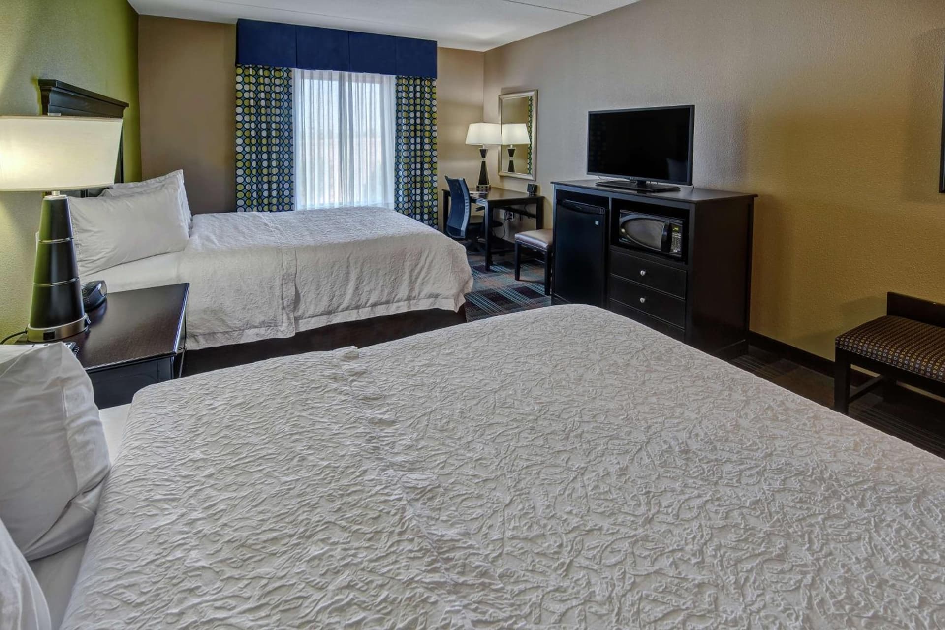 Hampton Inn & Suites Clarksville interior in Clarksville, TN — gallery photo 2