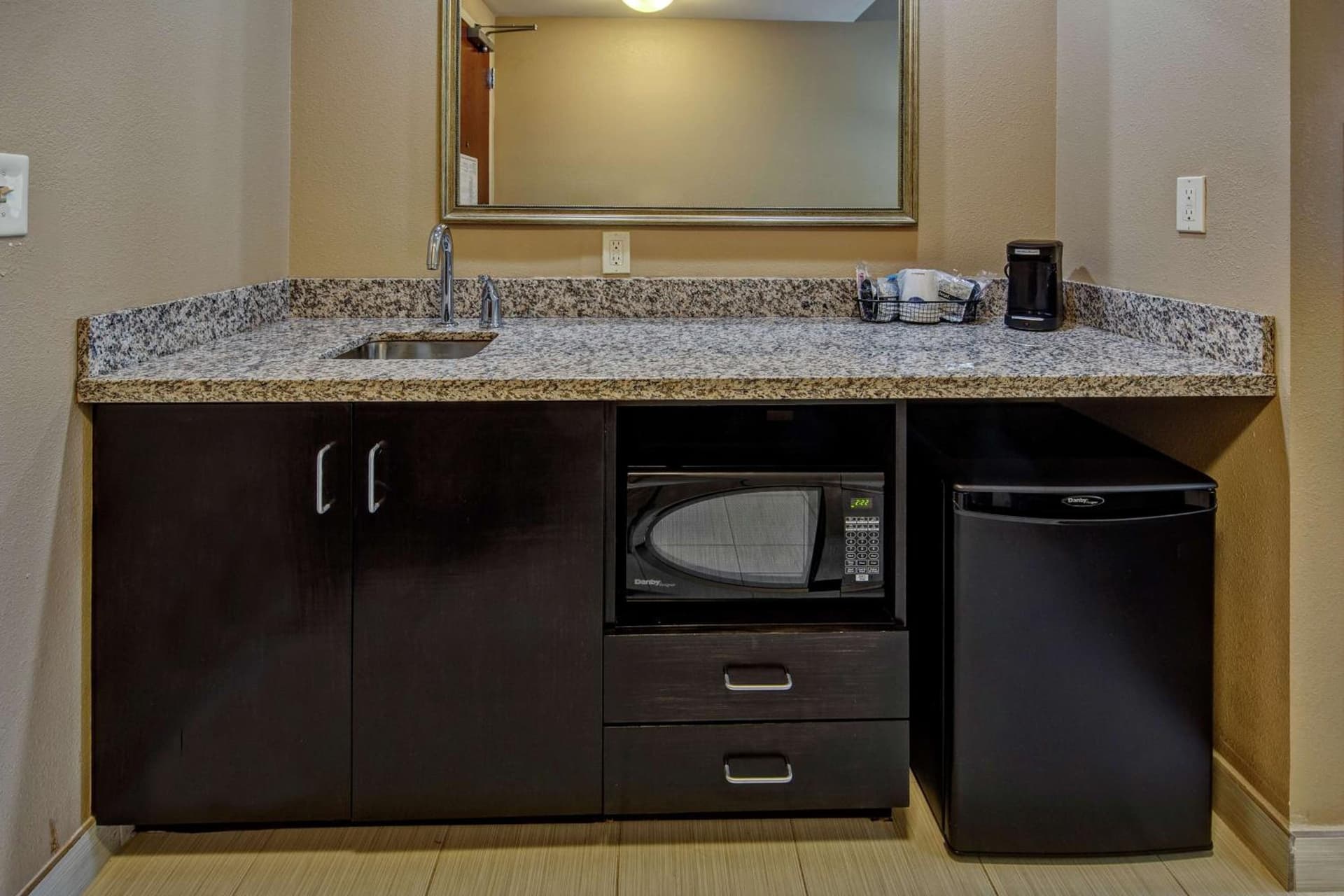 Hampton Inn & Suites Clarksville gallery photo in Clarksville, TN — image 47
