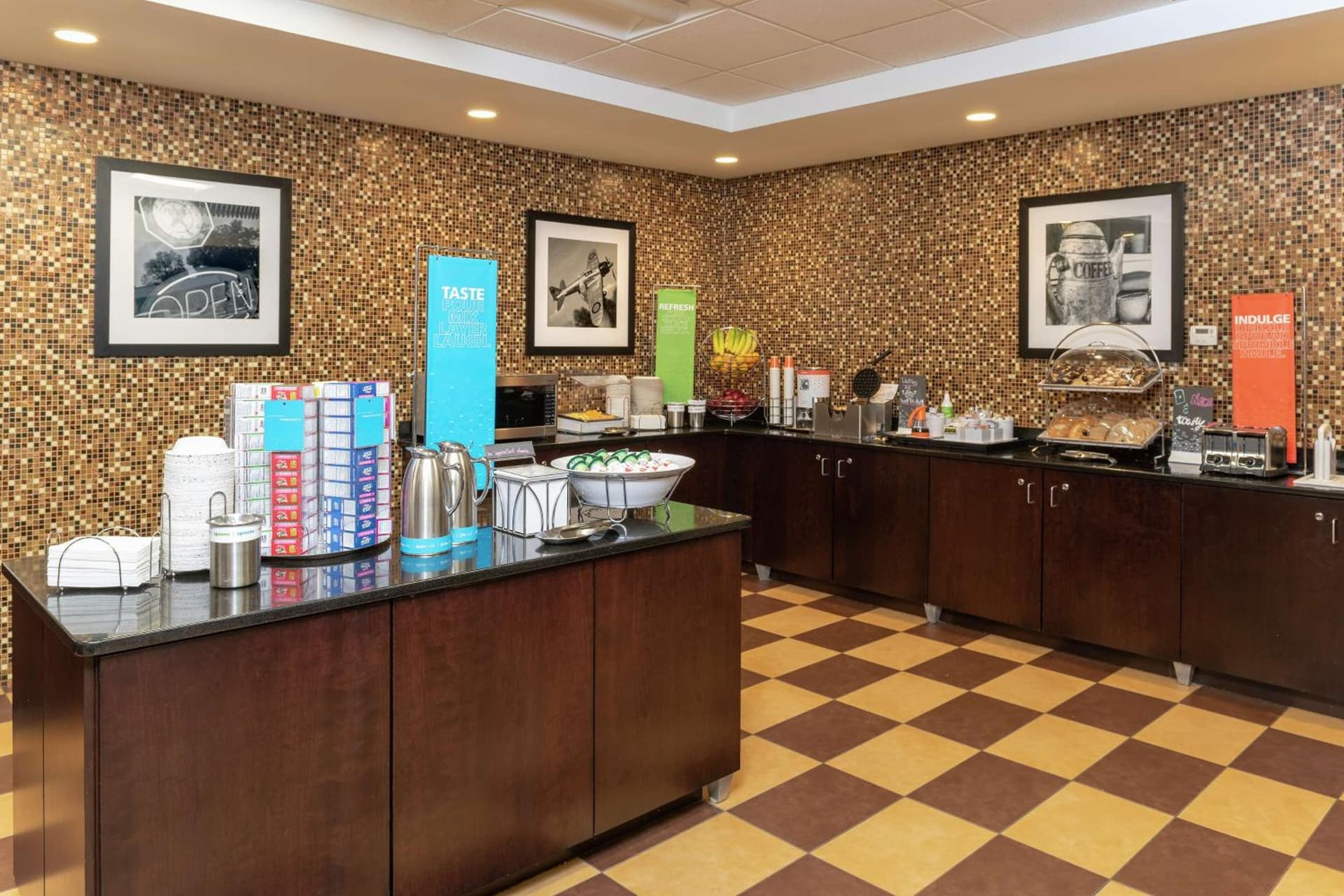 Hampton Inn & Suites Cleveland-Airport/Middleburg Heights gallery photo in Middleburg Heights, OH — image 31