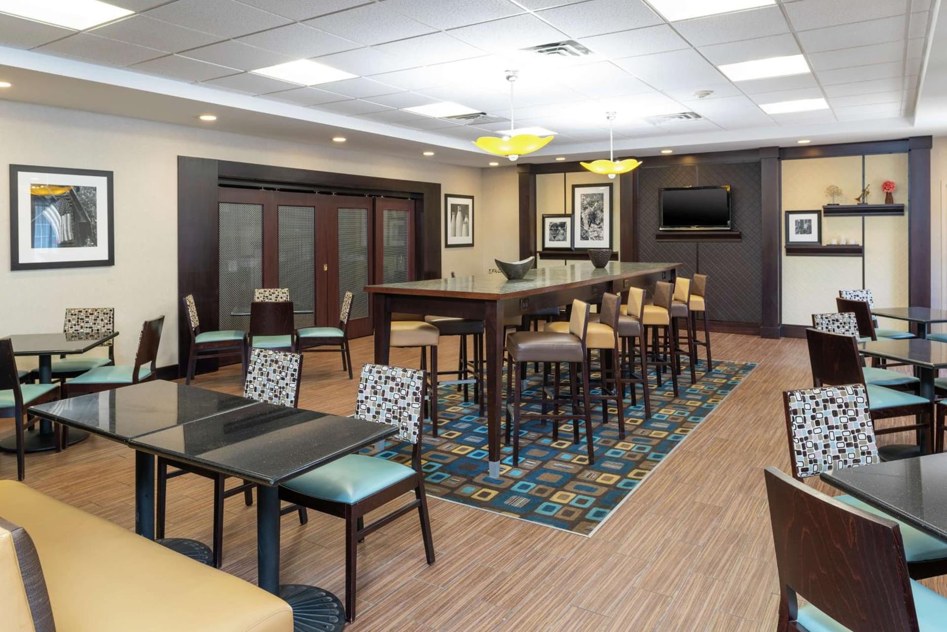 Hampton Inn & Suites Cleveland-Airport/Middleburg Heights gallery photo in Middleburg Heights, OH — image 22