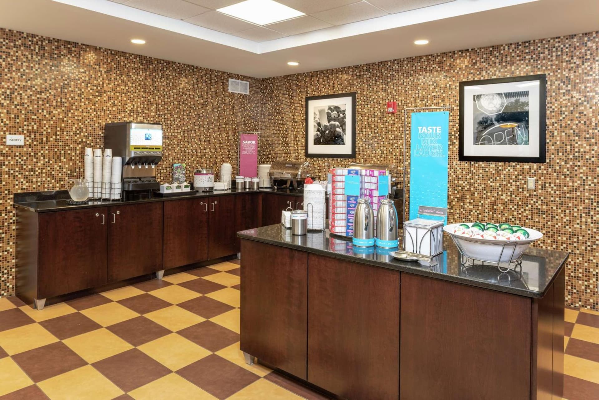 Hampton Inn & Suites Cleveland-Airport/Middleburg Heights gallery photo in Middleburg Heights, OH — image 56