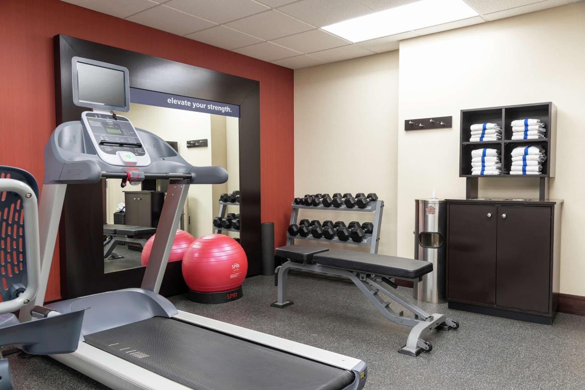 Hampton Inn & Suites Cleveland-Airport/Middleburg Heights gallery photo in Middleburg Heights, OH — image 25