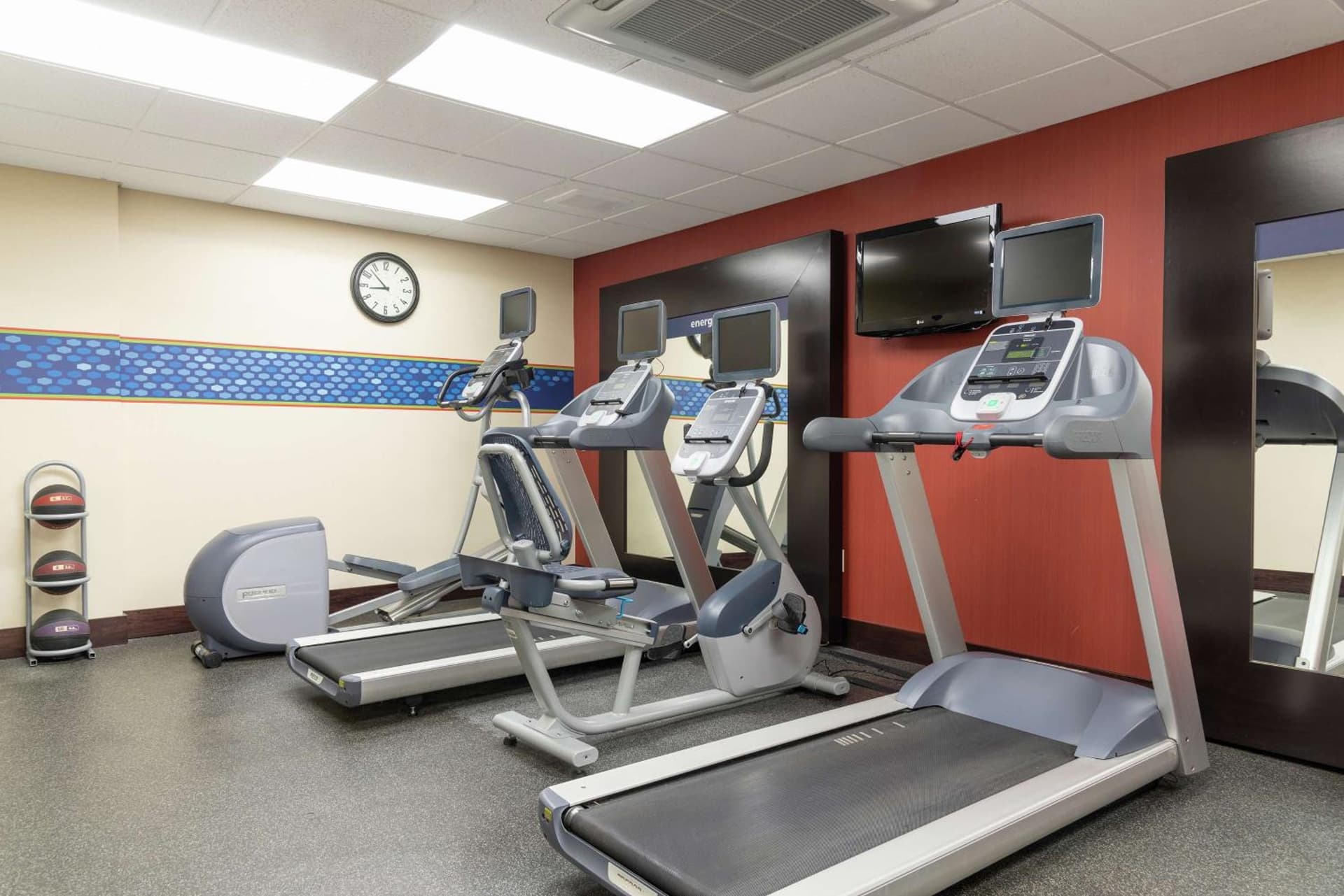 Hampton Inn & Suites Cleveland-Airport/Middleburg Heights gallery photo in Middleburg Heights, OH — image 37