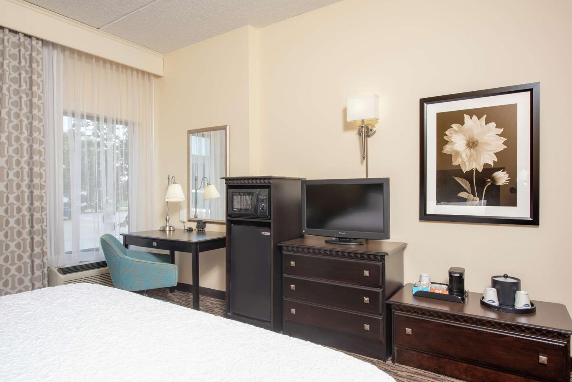 Hampton Inn & Suites Cleveland-Airport/Middleburg Heights gallery photo in Middleburg Heights, OH — image 16