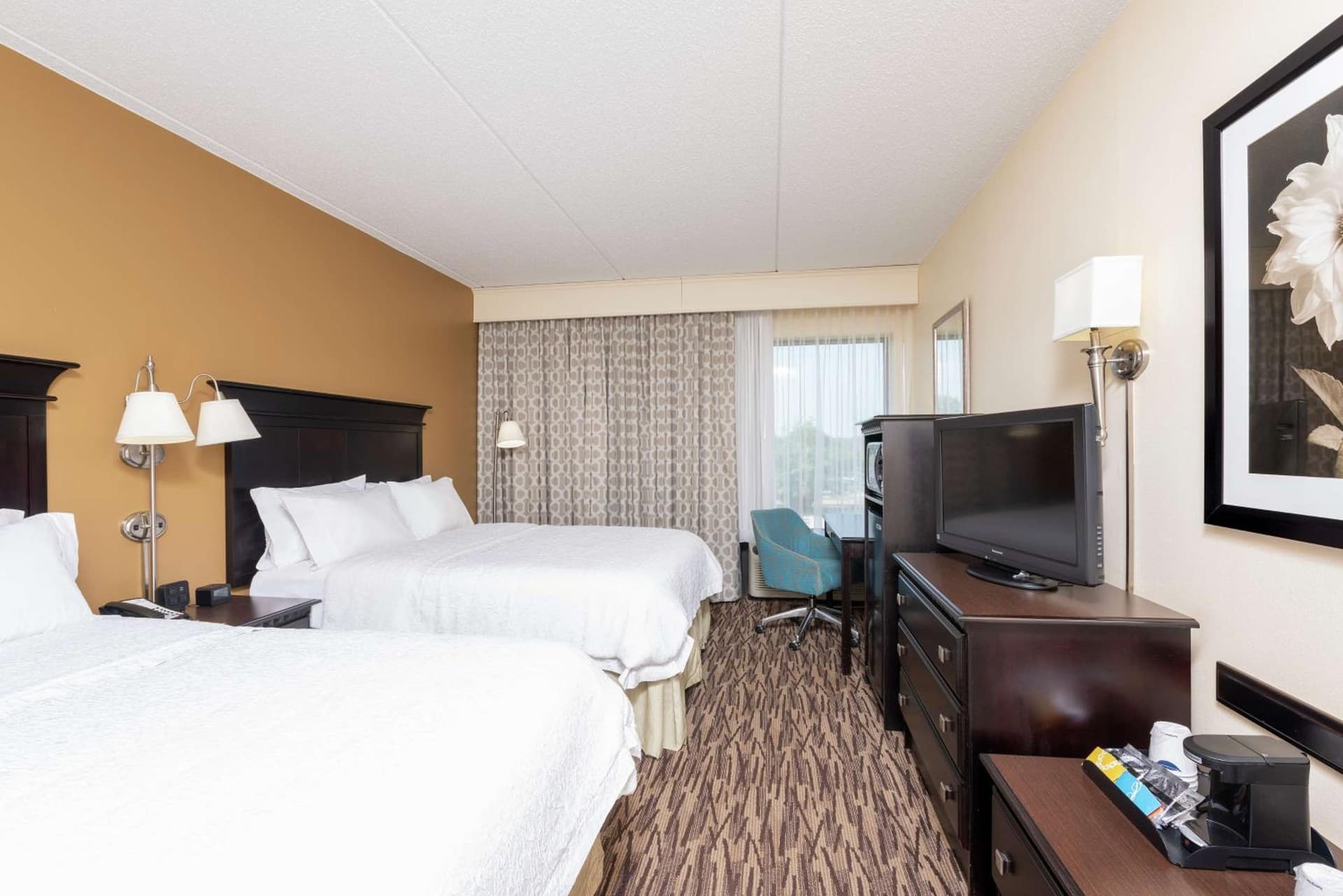 Hampton Inn & Suites Cleveland-Airport/Middleburg Heights gallery photo in Middleburg Heights, OH — image 5