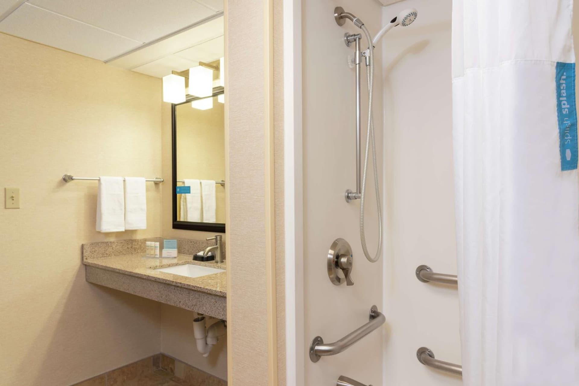 Hampton Inn & Suites Cleveland-Airport/Middleburg Heights gallery photo in Middleburg Heights, OH — image 27
