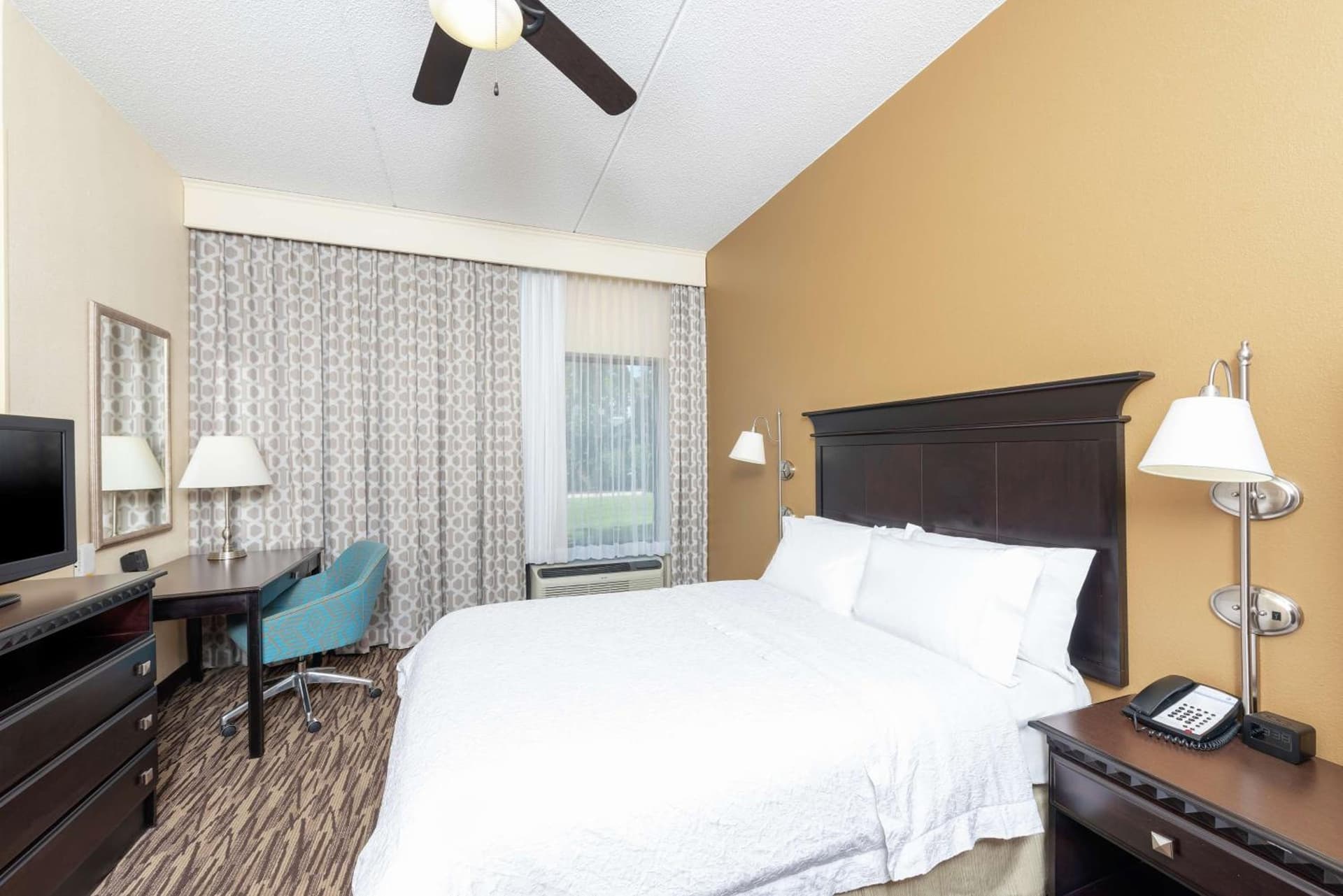 Hampton Inn & Suites Cleveland-Airport/Middleburg Heights gallery photo in Middleburg Heights, OH — image 45