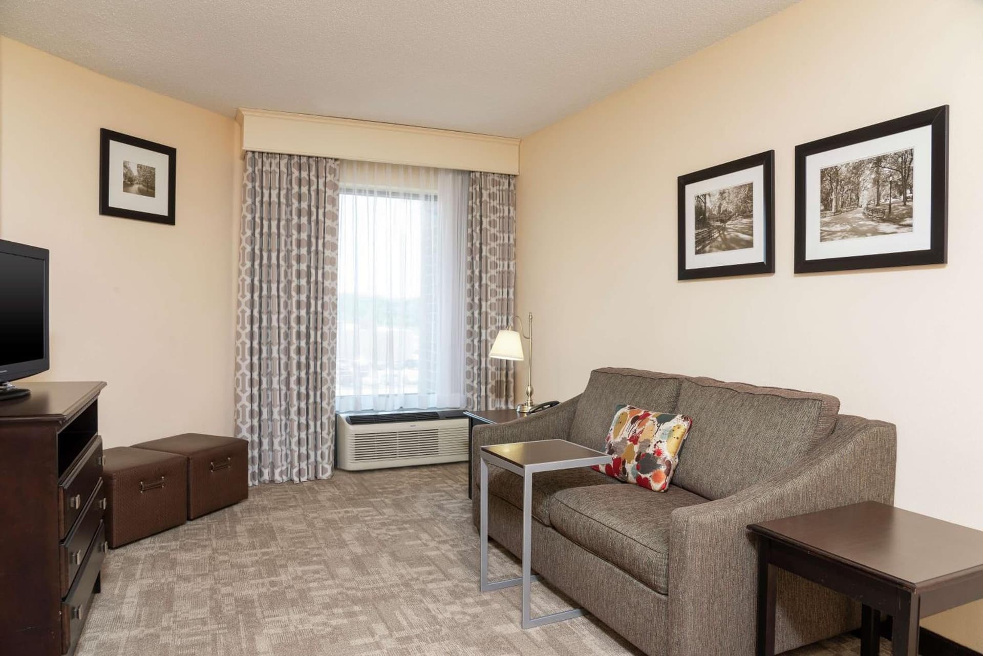 Hampton Inn & Suites Cleveland-Airport/Middleburg Heights gallery photo in Middleburg Heights, OH — image 23