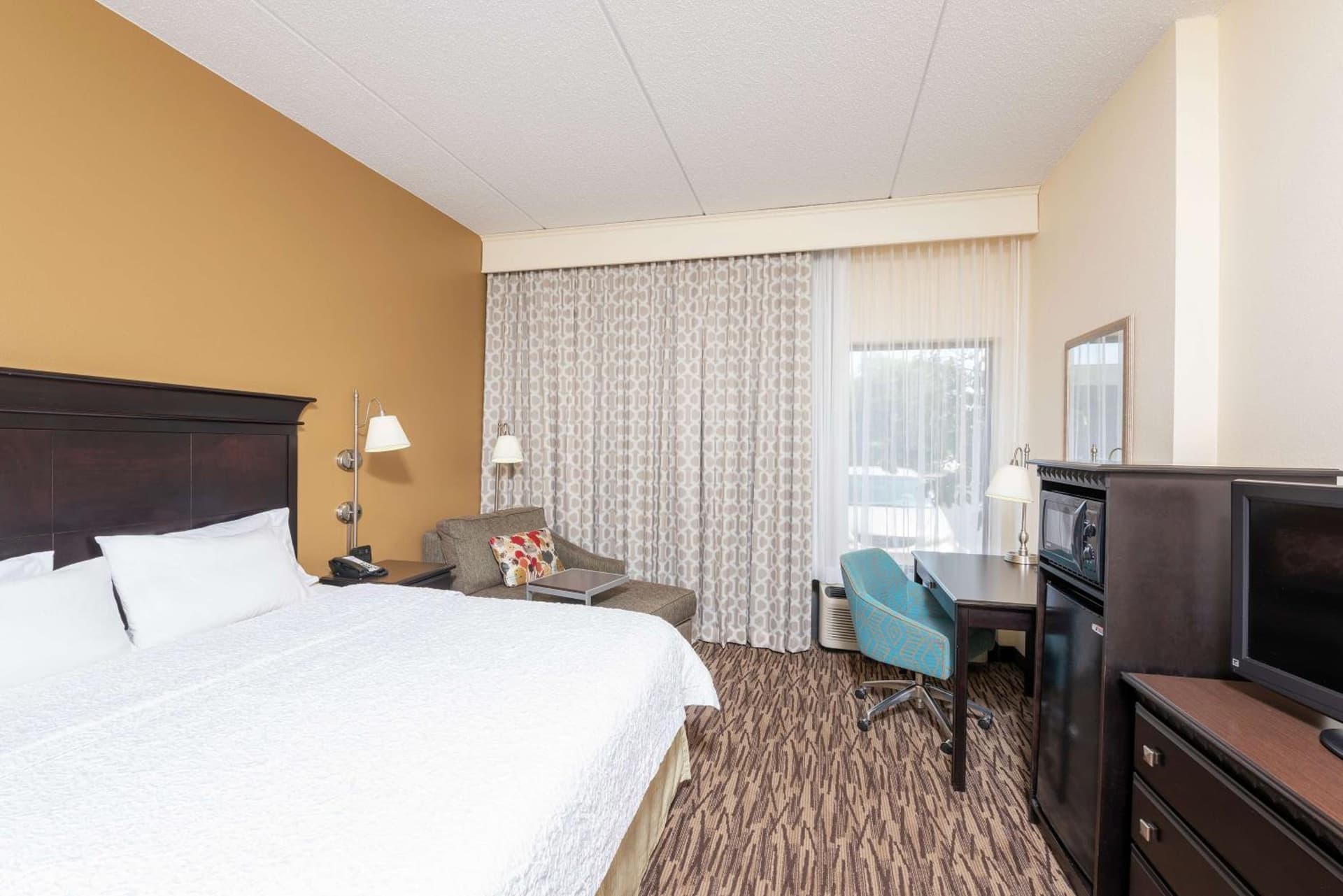 Hampton Inn & Suites Cleveland-Airport/Middleburg Heights gallery photo in Middleburg Heights, OH — image 21