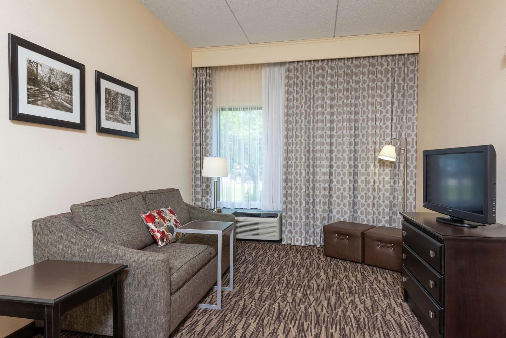 Hampton Inn & Suites Cleveland-Airport/Middleburg Heights gallery photo in Middleburg Heights, OH — image 29