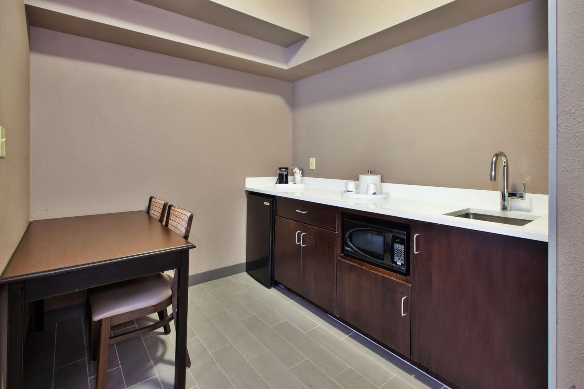 Hampton Inn & Suites Cleveland-Airport/Middleburg Heights gallery photo in Middleburg Heights, OH — image 59