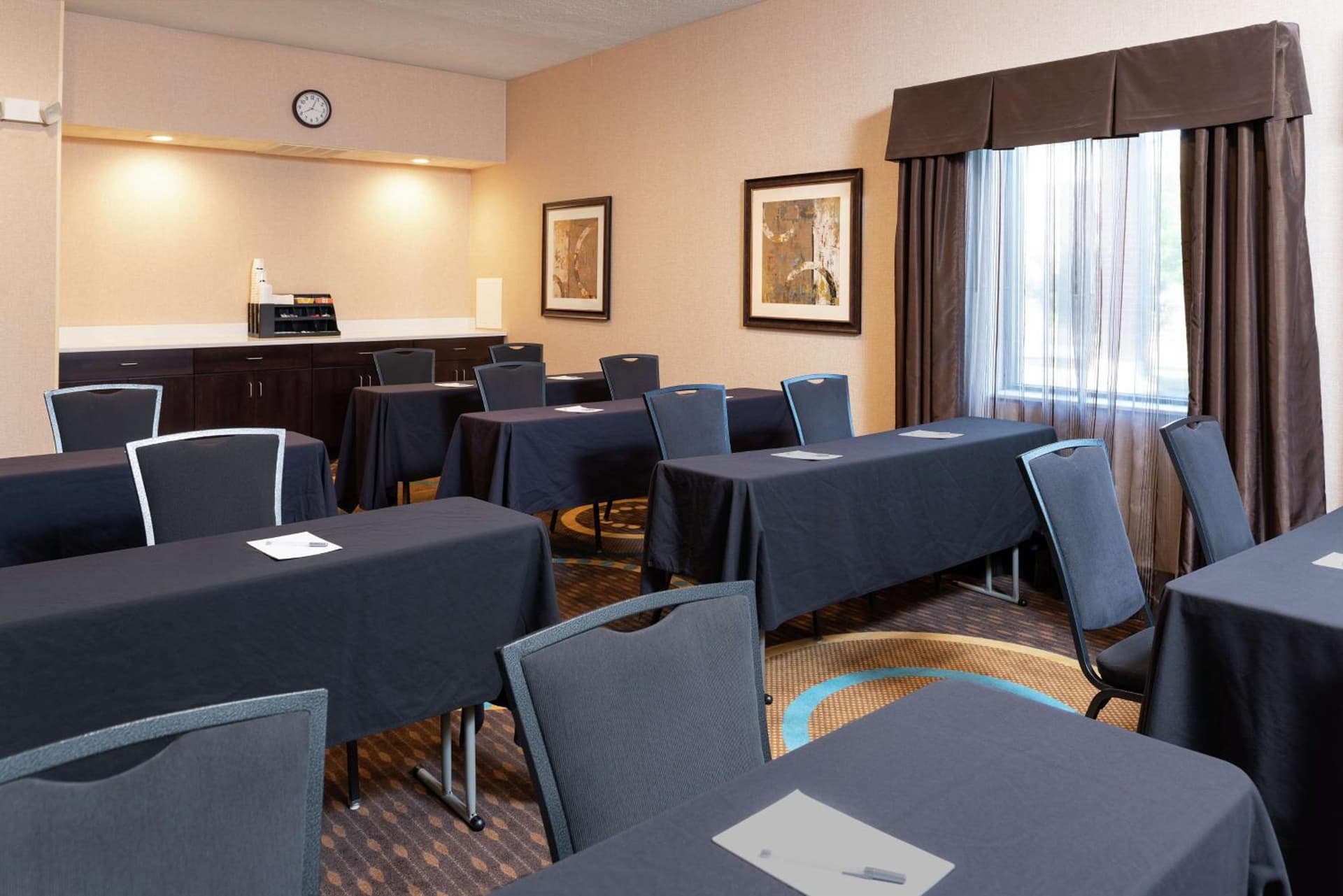 Hampton Inn & Suites Cleveland-Airport/Middleburg Heights gallery photo in Middleburg Heights, OH — image 40