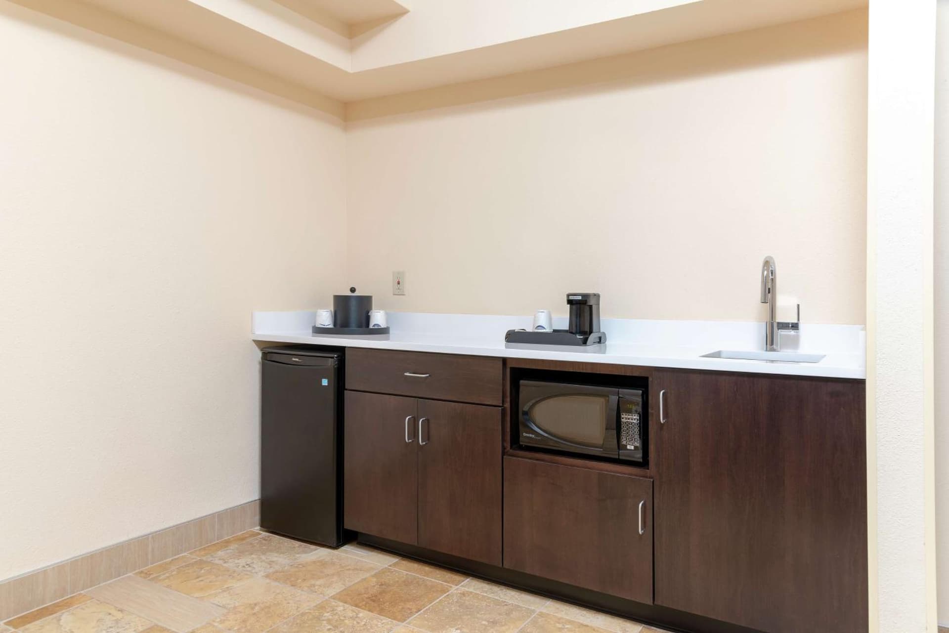 Hampton Inn & Suites Cleveland-Airport/Middleburg Heights gallery photo in Middleburg Heights, OH — image 41