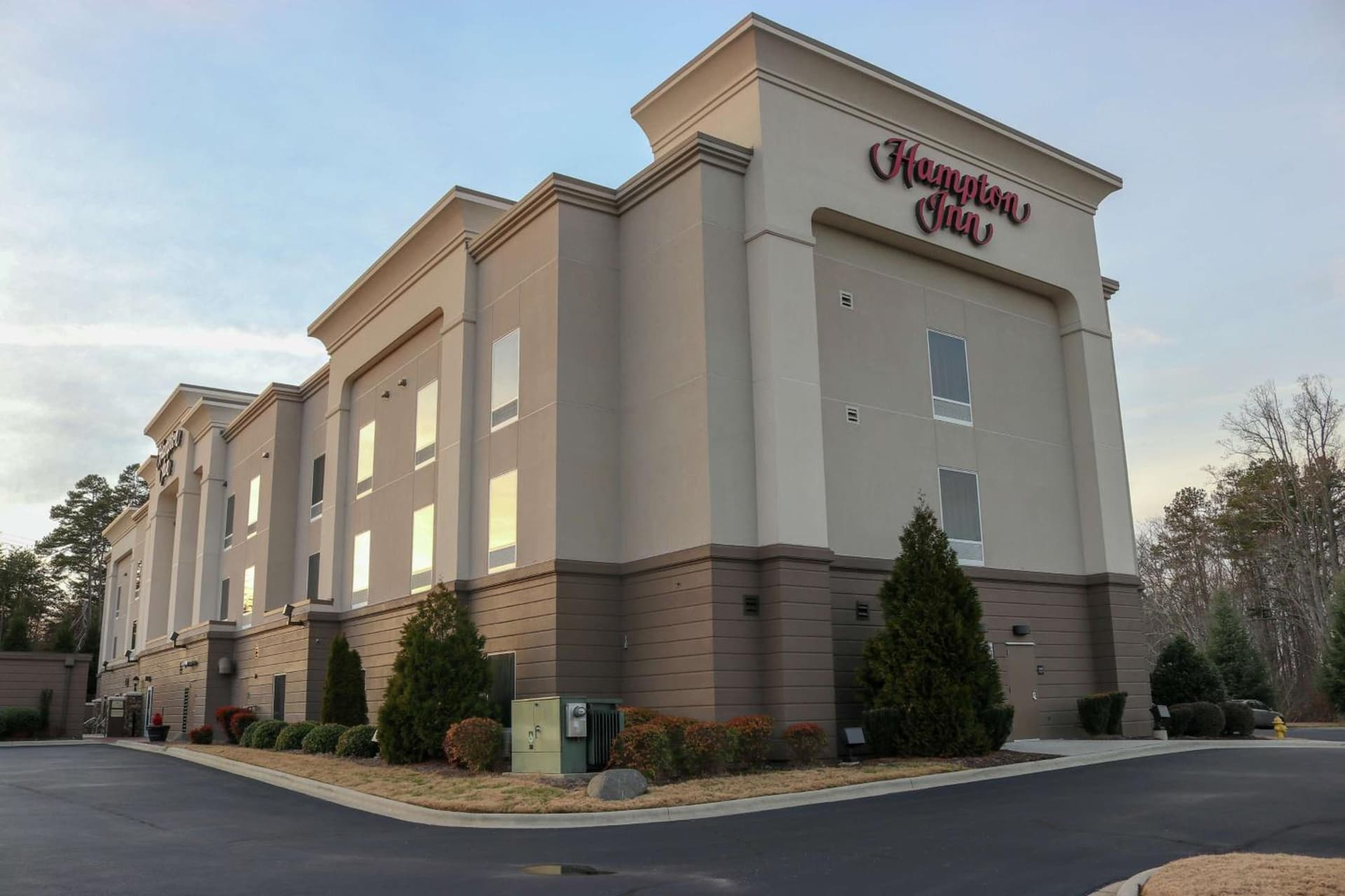 Hampton Inn Lincolnton interior in Lincolnton, NC — gallery photo 2