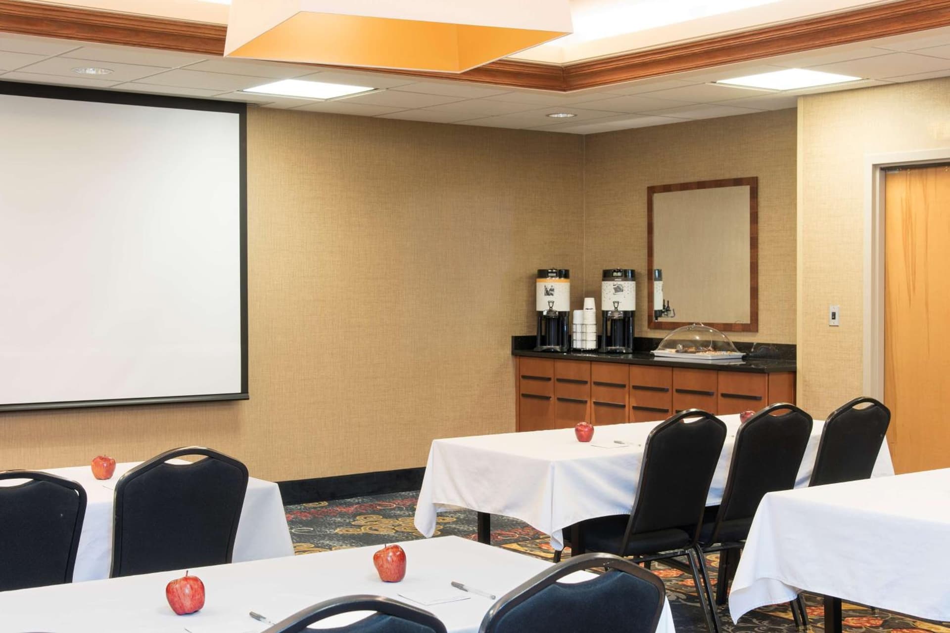 Hampton Inn Columbus/Taylorsville gallery photo in Edinburgh, IN — image 13
