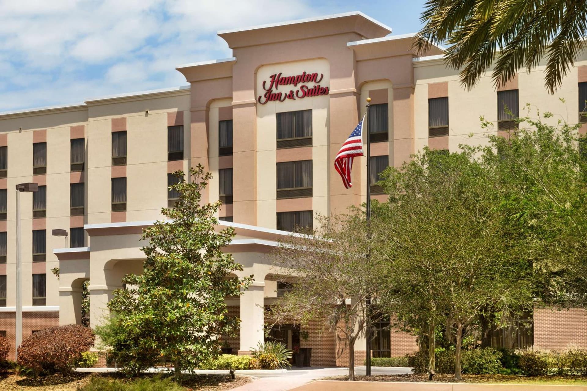 Hampton Inn & Suites Largo interior in Largo, FL — gallery photo 2