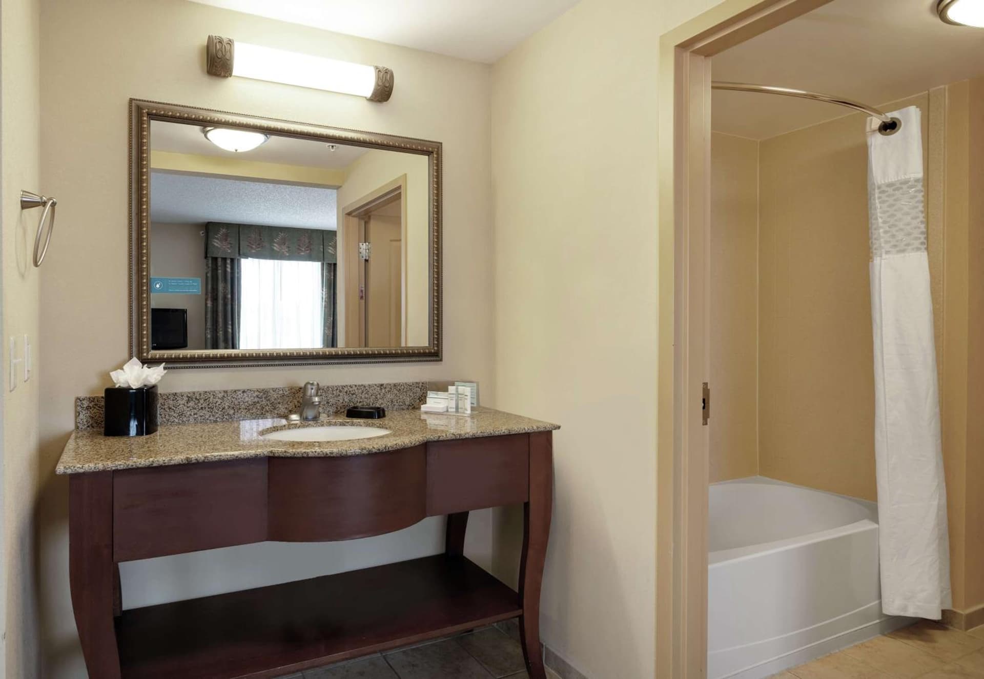 Hampton Inn & Suites Port Richey gallery photo in Port Richey, FL — image 14