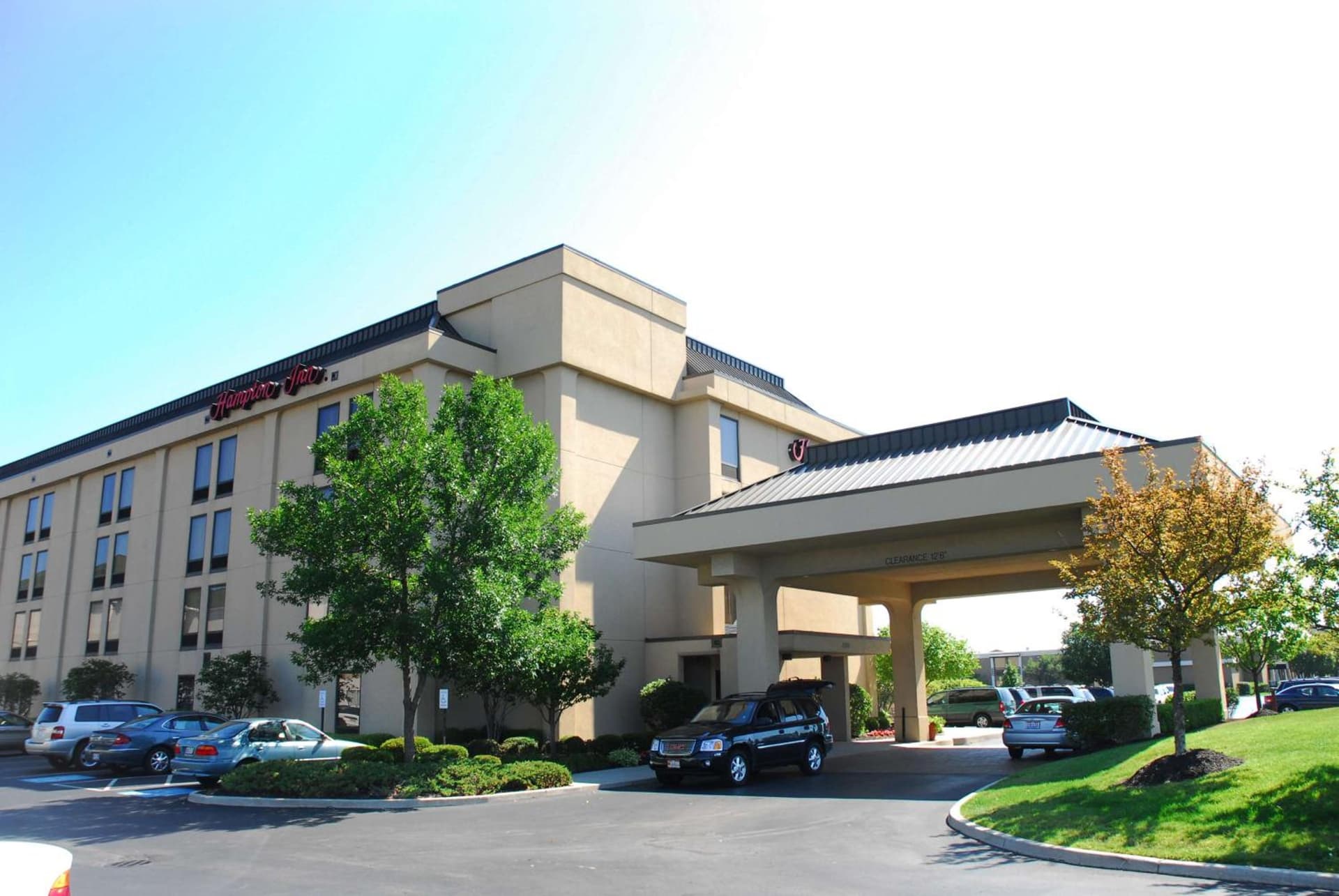 Hampton Inn Columbus-International Airport interior in Gahanna, OH — gallery photo 2