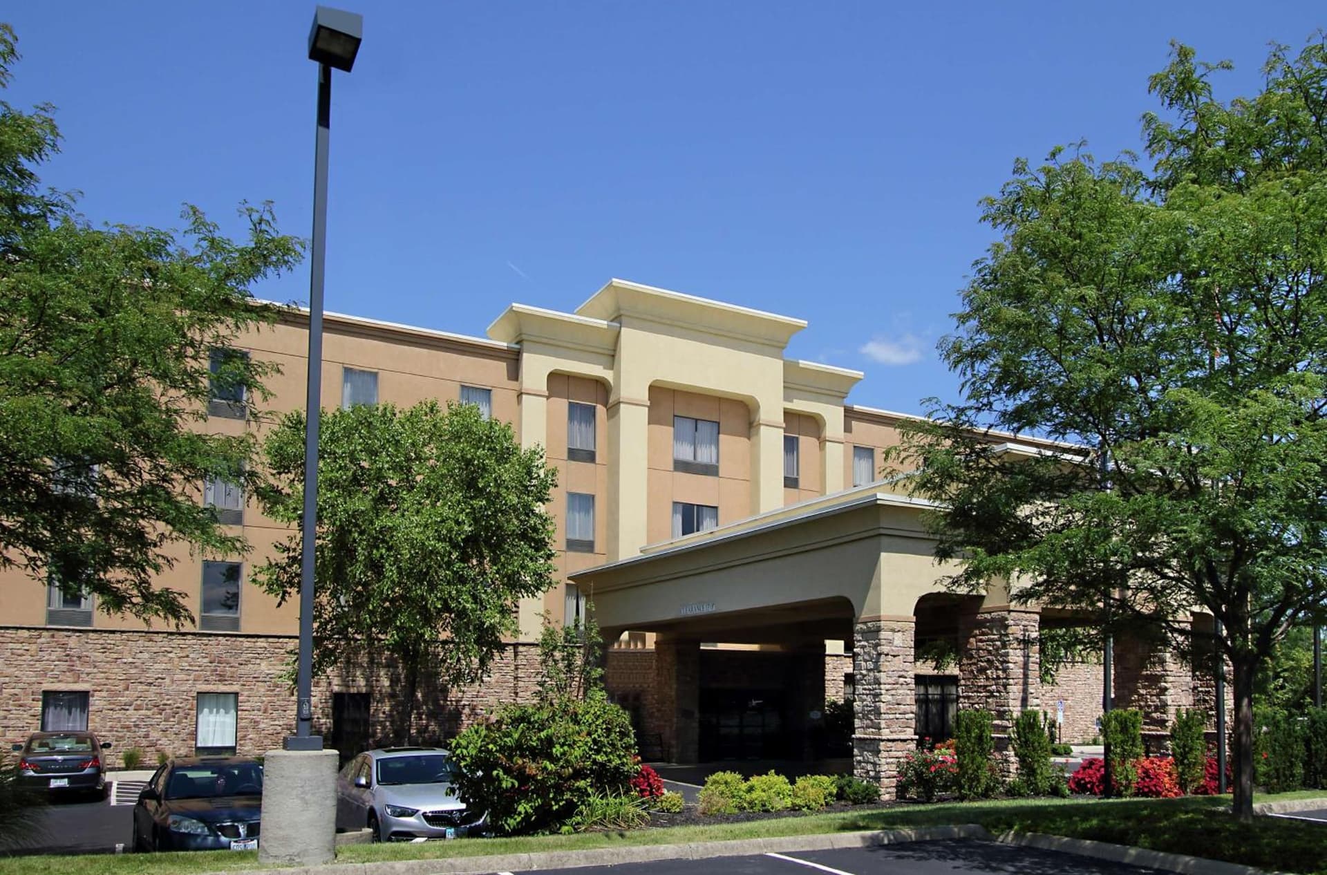 Hampton Inn & Suites Columbus Hilliard interior in Hilliard, OH — gallery photo 2