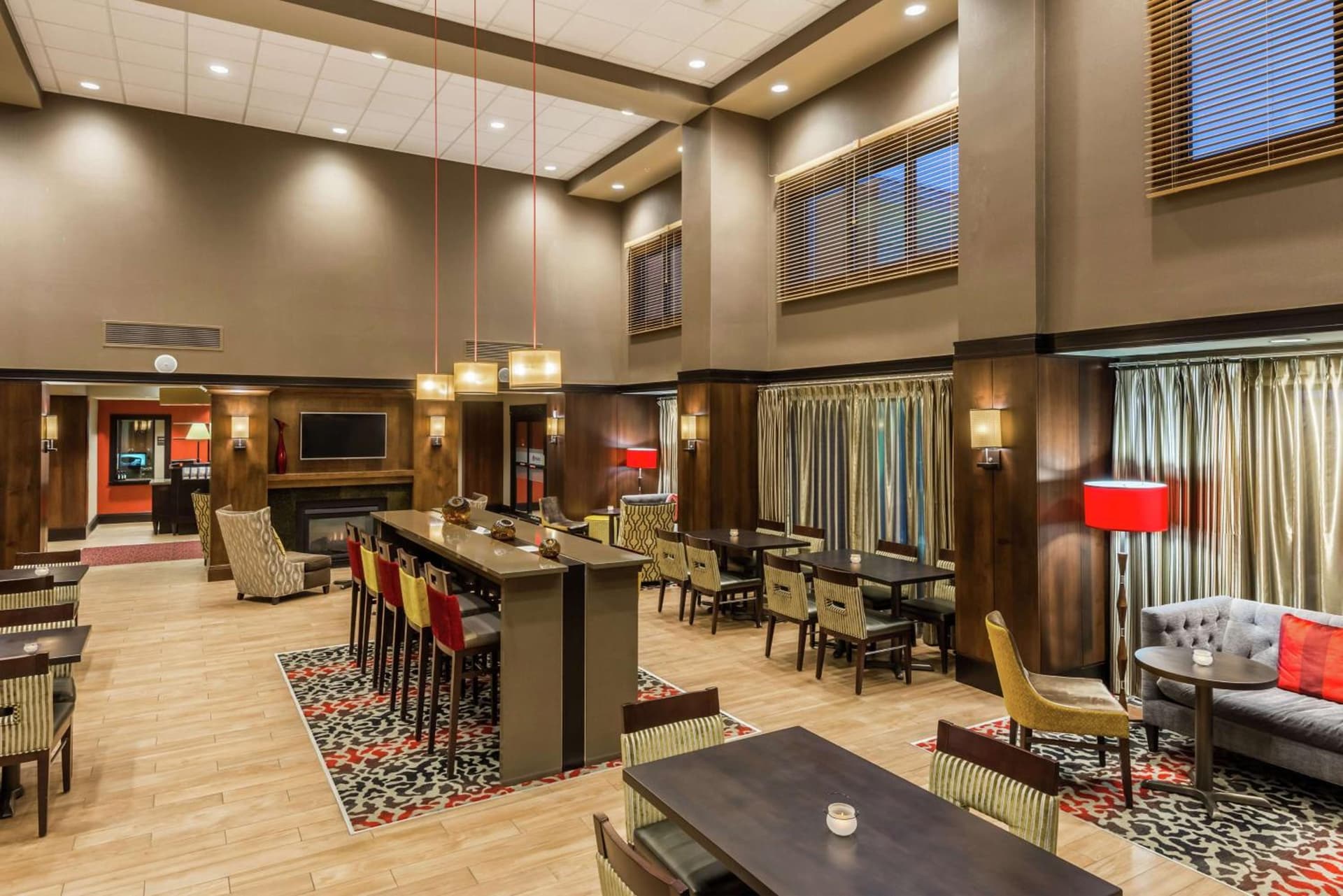 Hampton Inn & Suites Columbus Polaris interior in Columbus, OH — gallery photo 2