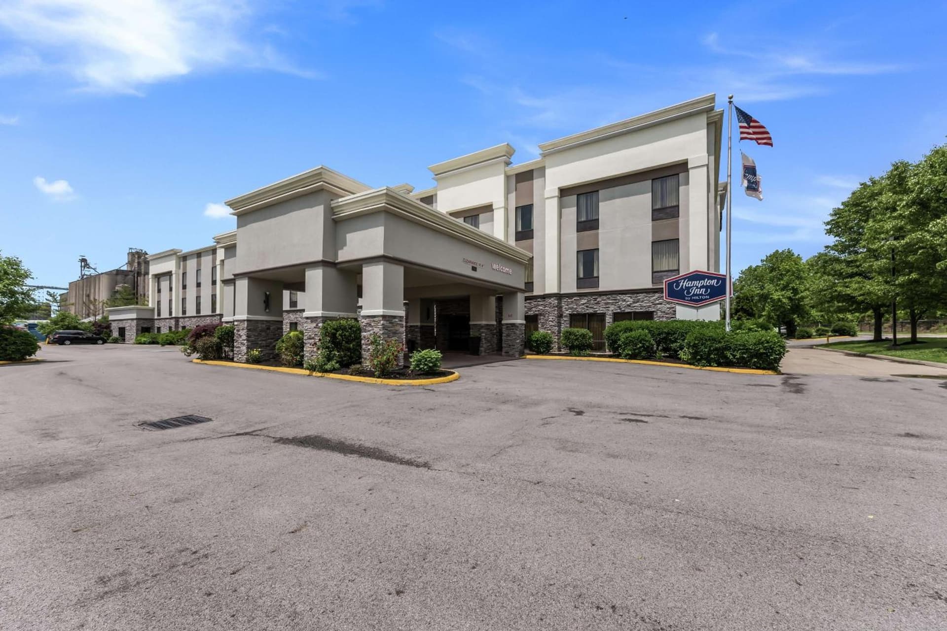 Hampton Inn Columbus I-70E/Hamilton Road featured exterior or lobby in Columbus, OH — similar hotel