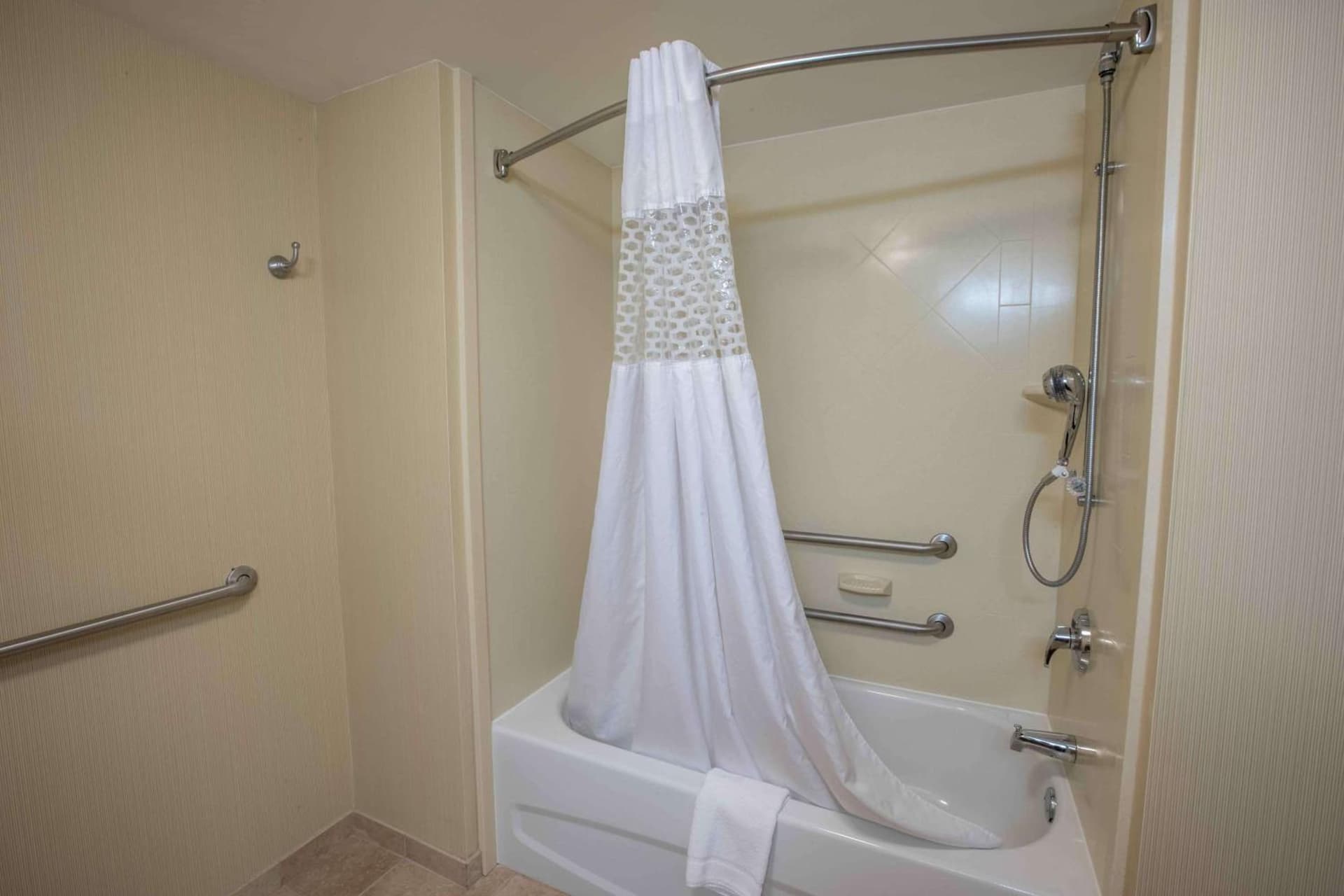 Hampton Inn & Suites Tilton gallery photo in Tilton, NH — image 25