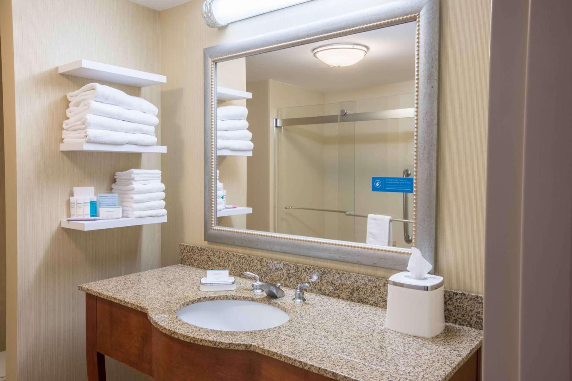 Hampton Inn & Suites Tilton gallery photo in Tilton, NH — image 4
