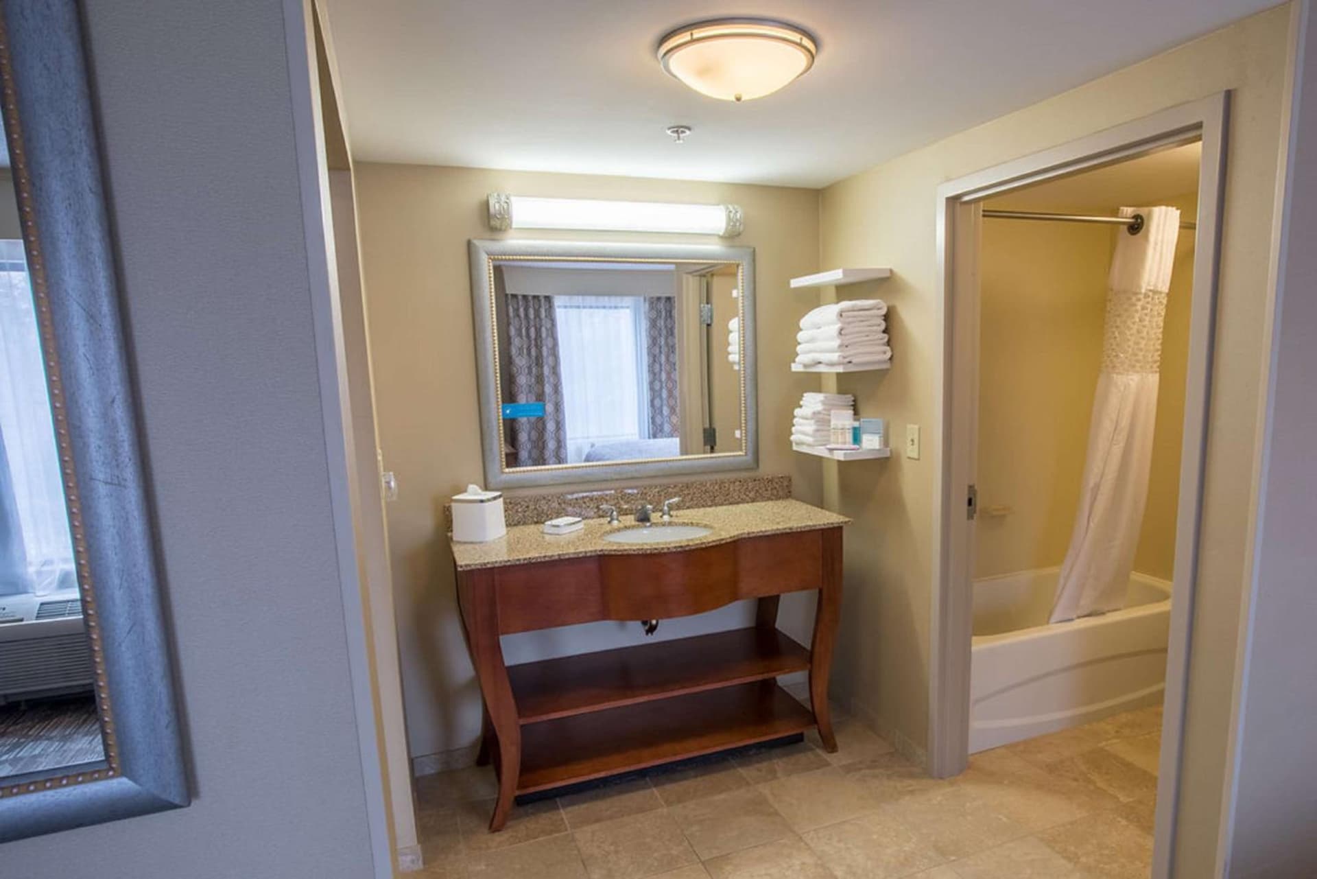 Hampton Inn & Suites Tilton gallery photo in Tilton, NH — image 24