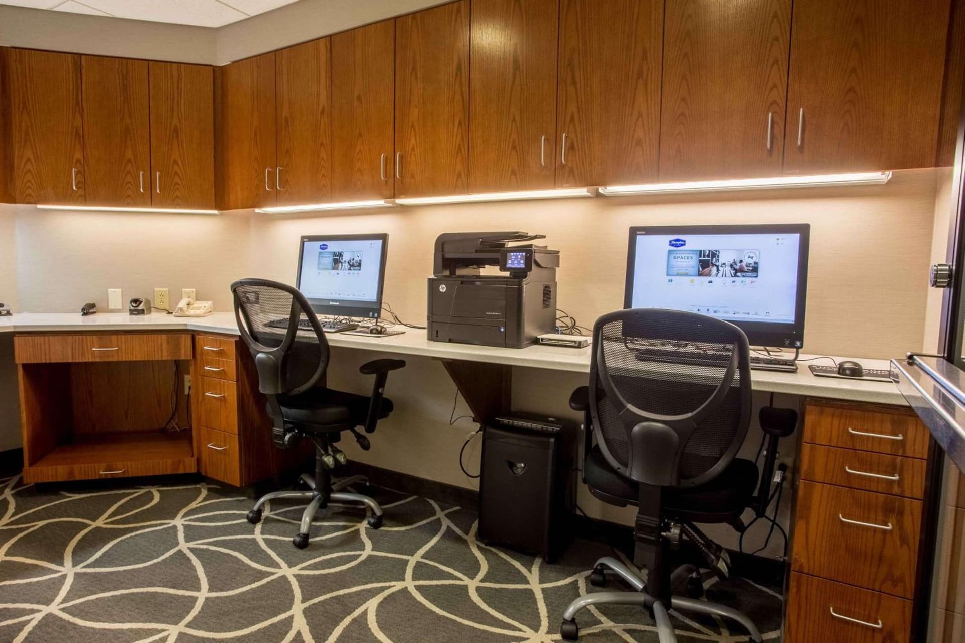 Hampton Inn & Suites Tilton interior in Tilton, NH — gallery photo 2
