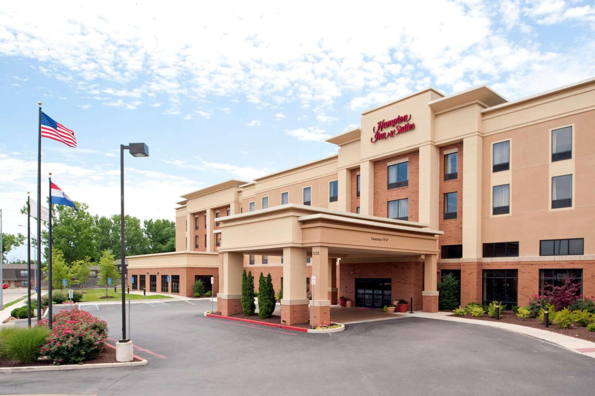 Hampton Inn & Suites Columbia at the University of Missouri featured exterior or lobby in Columbia, MO — similar hotel