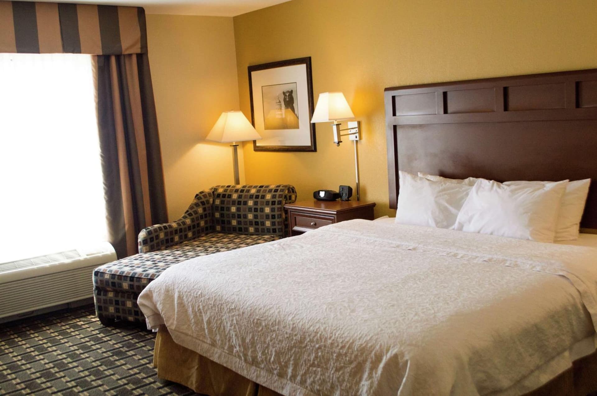 Hampton Inn & Suites Columbia at the University of Missouri interior in Columbia, MO — gallery photo 2