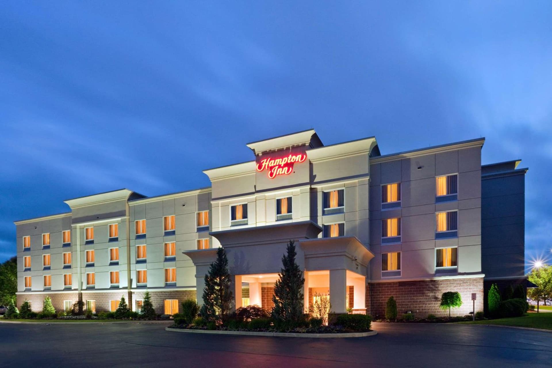 Hampton Inn Clifton Park interior in Clifton Park, NY — gallery photo 2