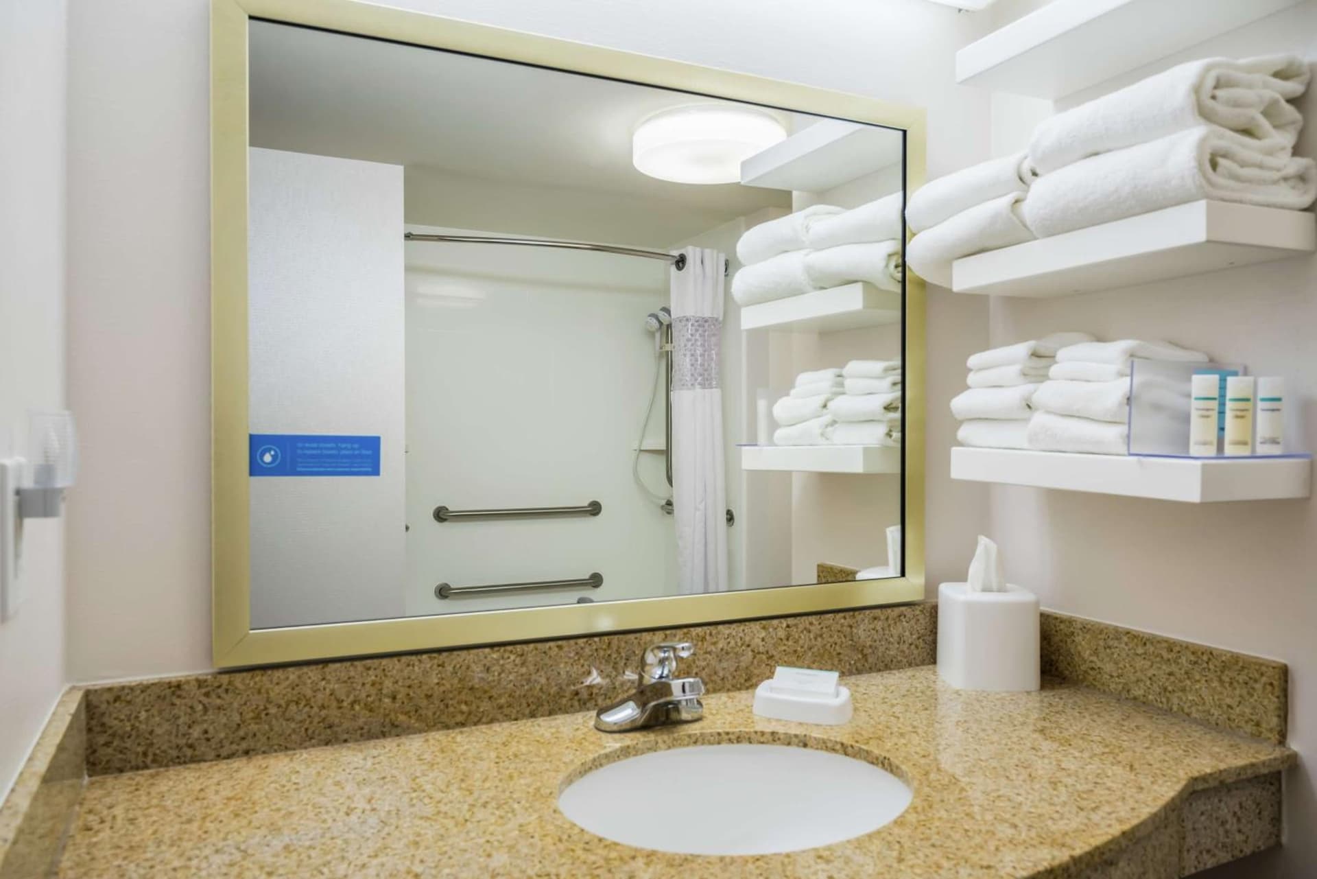 Hampton Inn Clifton Park gallery photo in Clifton Park, NY — image 40