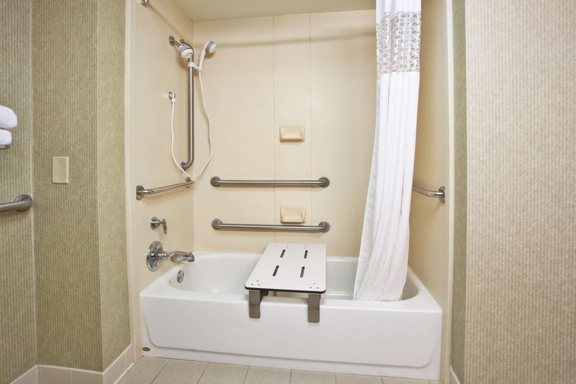 Hampton Inn Clifton Park gallery photo in Clifton Park, NY — image 8