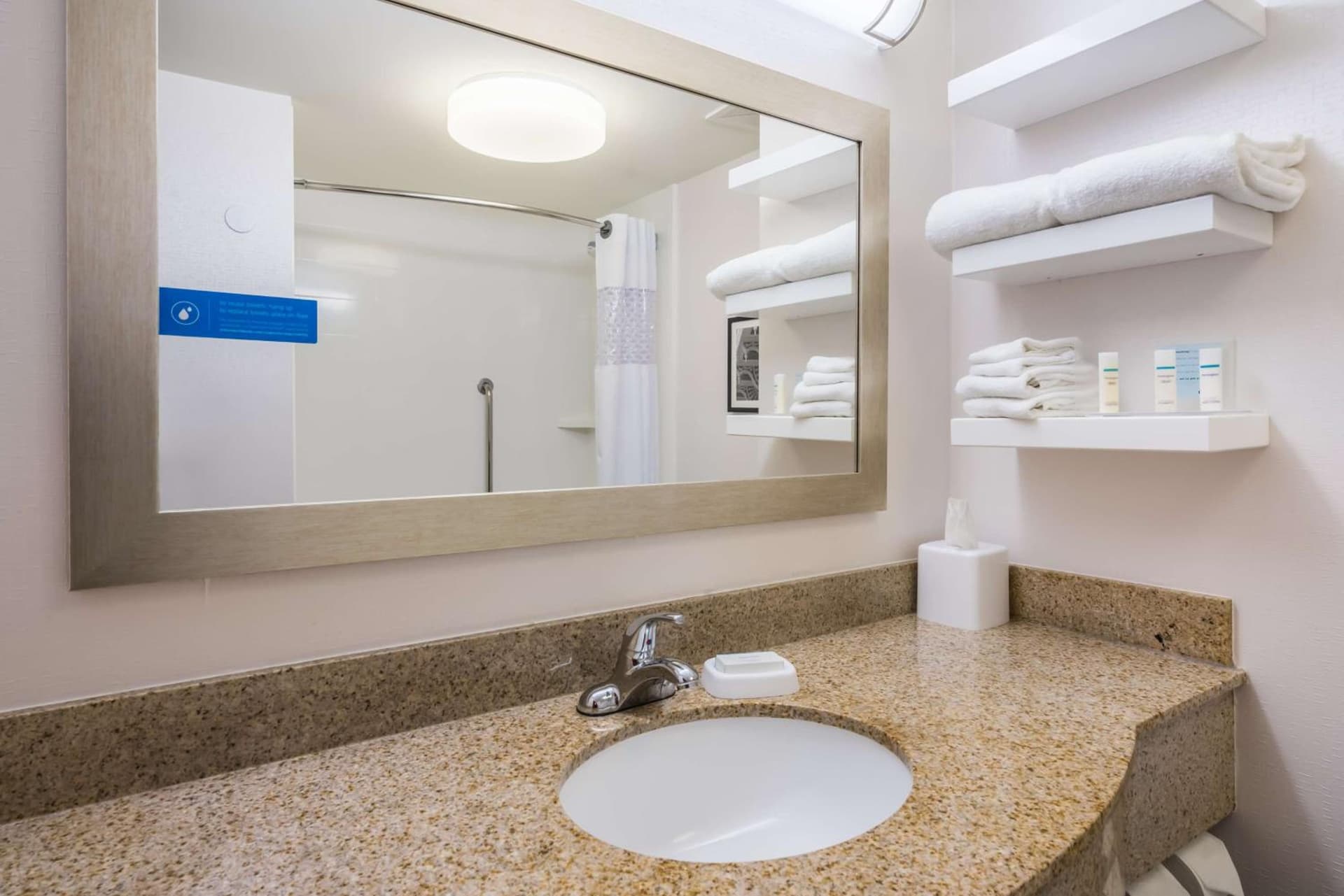 Hampton Inn Clifton Park gallery photo in Clifton Park, NY — image 19